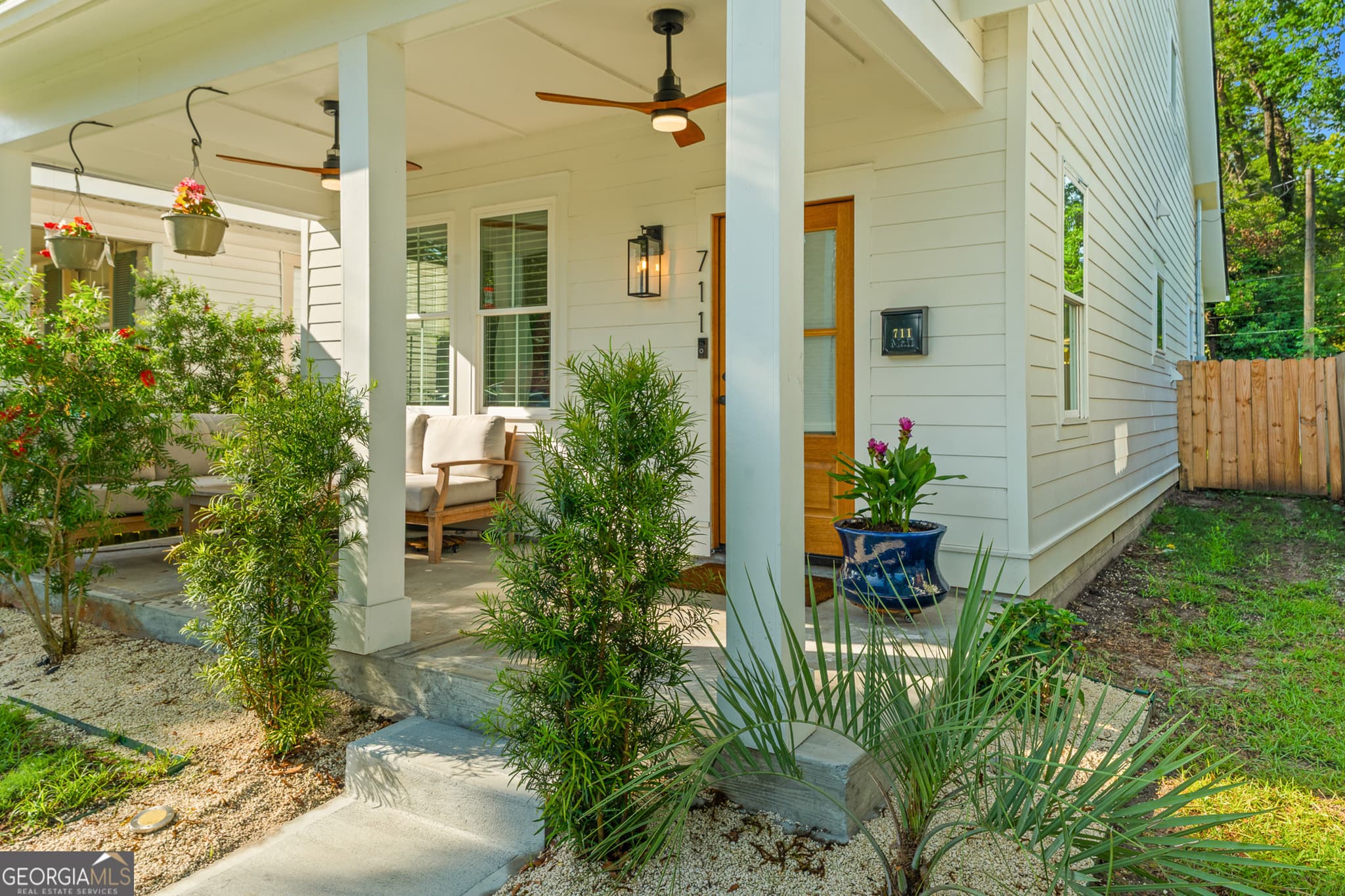 3 bedroom, 2.5 bathroom, 1,325 sq ft single family residence for sale at 711 E 32nd Street, Savannah, GA 31401 — photo 4