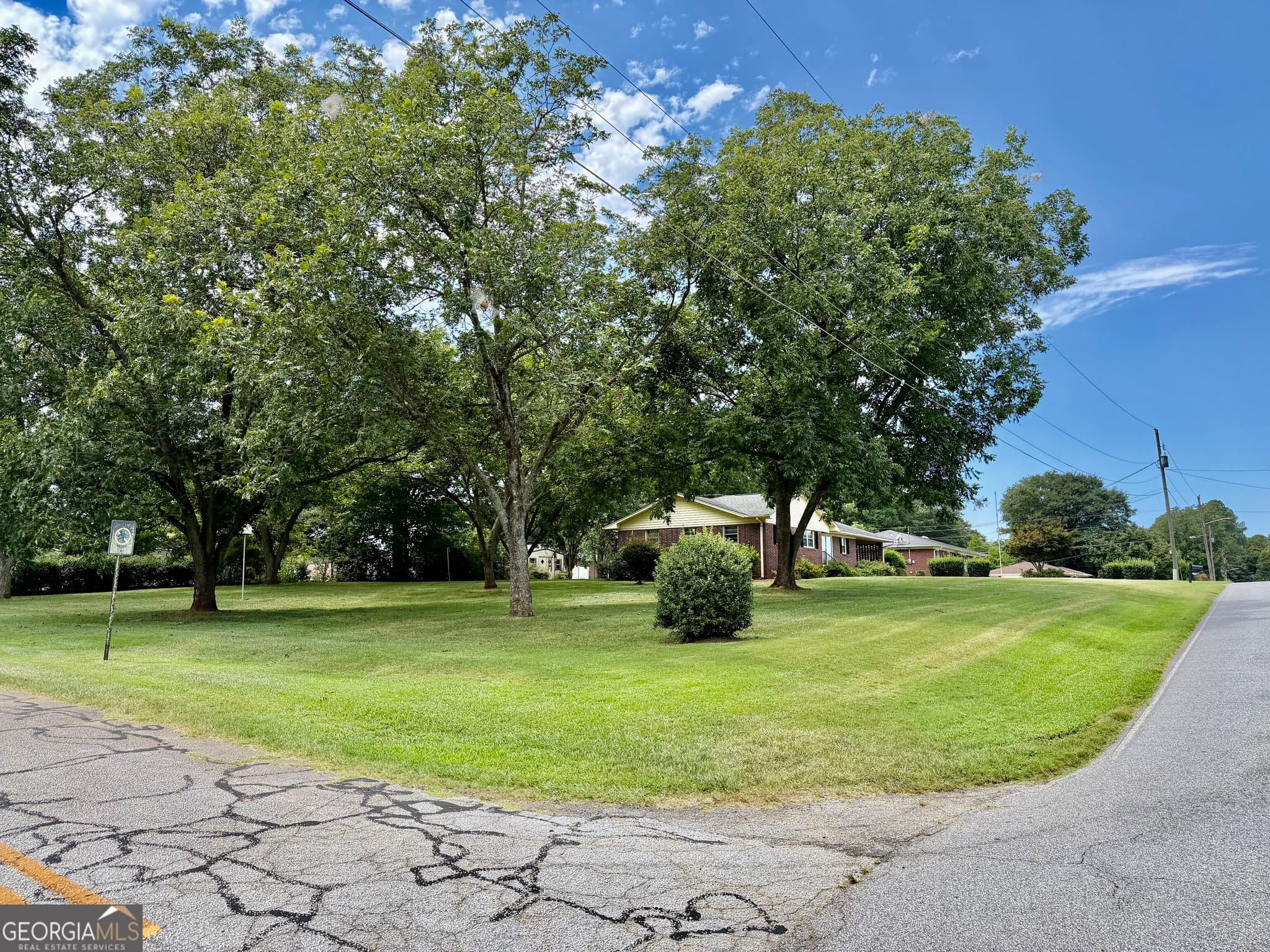 3 bedroom, 2 bathroom, 1,520 sq ft single family residence for sale at 95 Race Street, Hartwell, GA 30643 — photo 6
