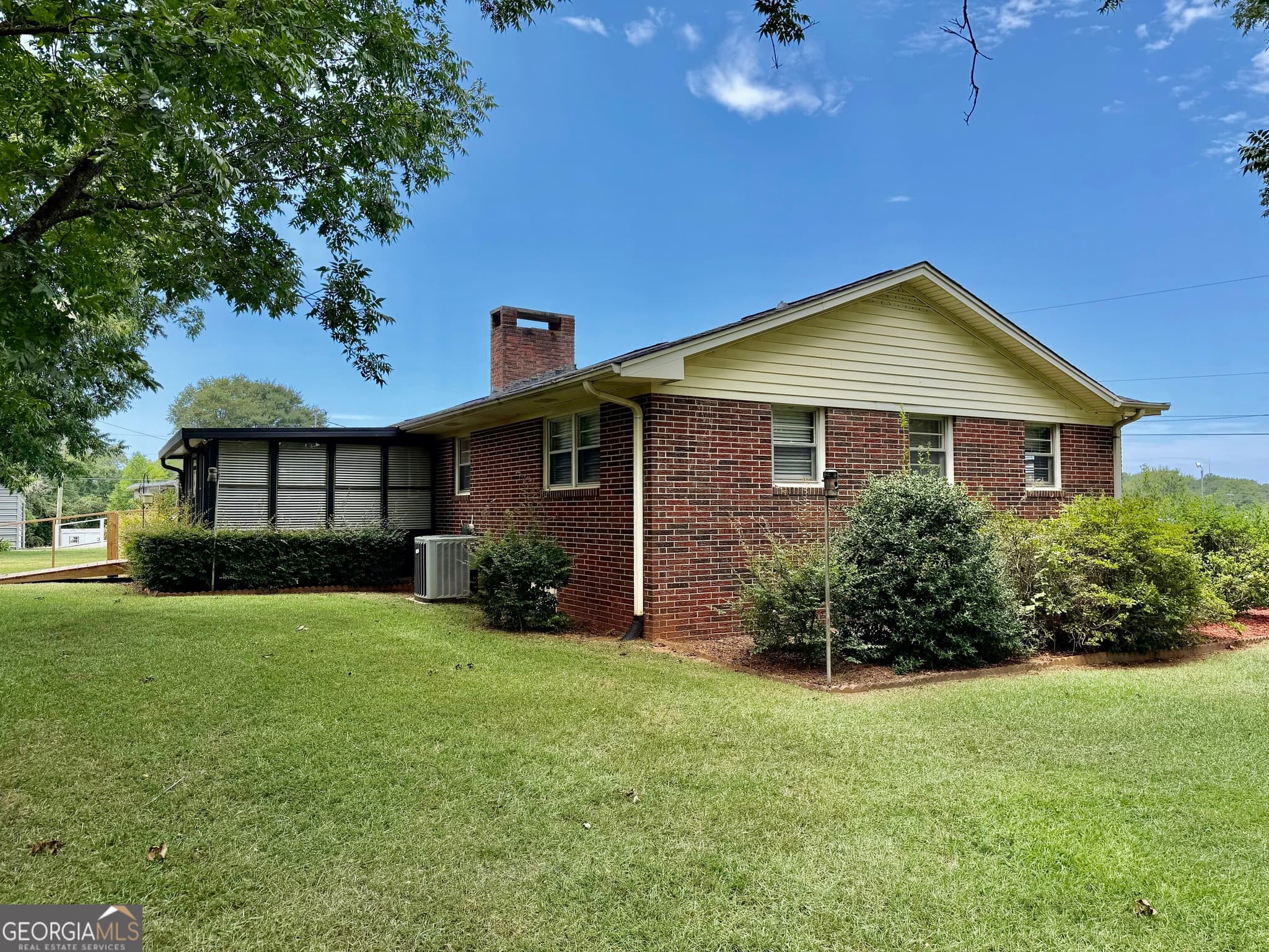 3 bedroom, 2 bathroom, 1,520 sq ft single family residence for sale at 95 Race Street, Hartwell, GA 30643 — photo 7