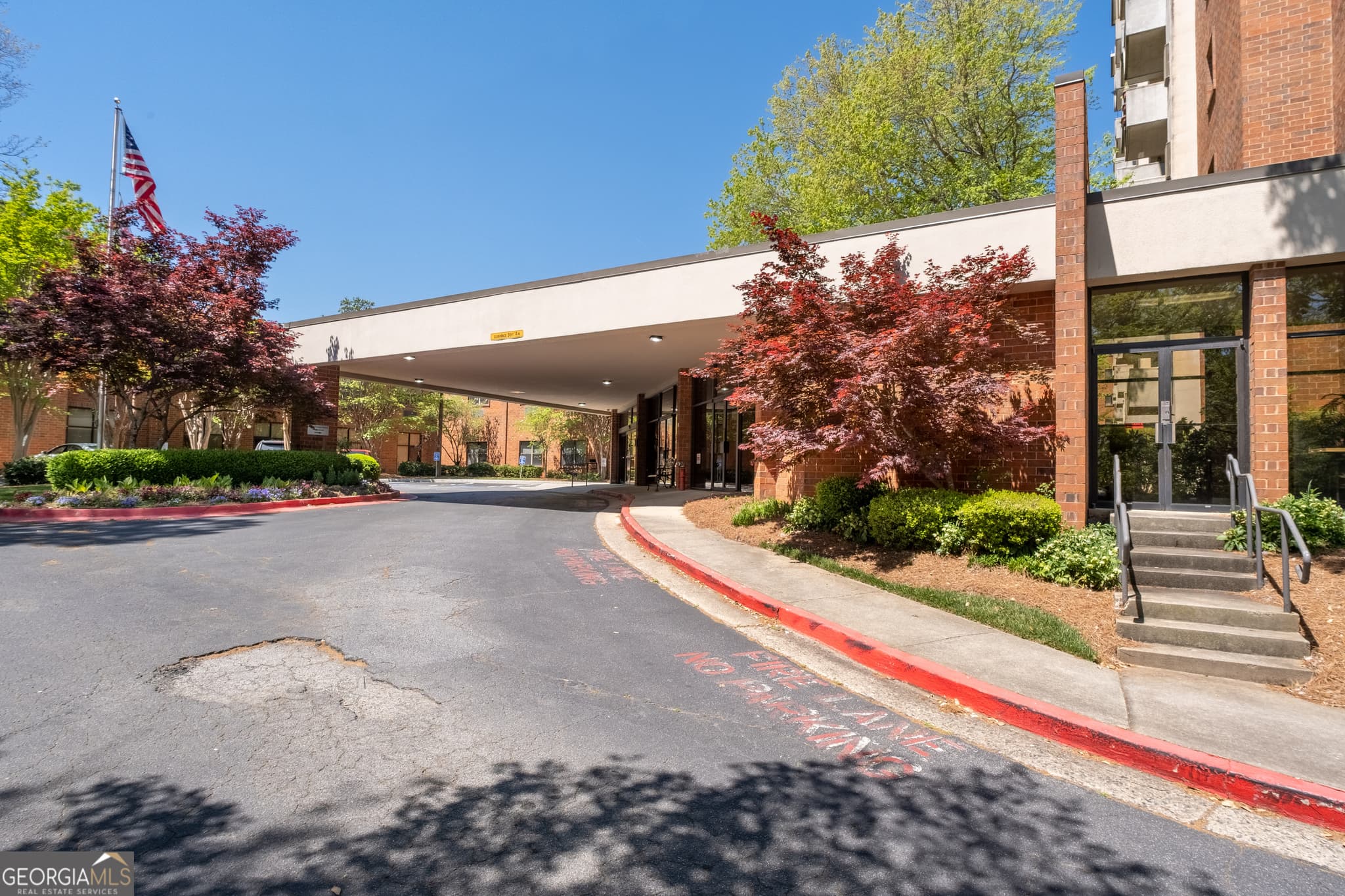 2 bedroom, 2 bathroom condominium for rent at 300 Johnson Ferry Road B915, Sandy Springs, GA 30328 for $3,631 a month — photo 2