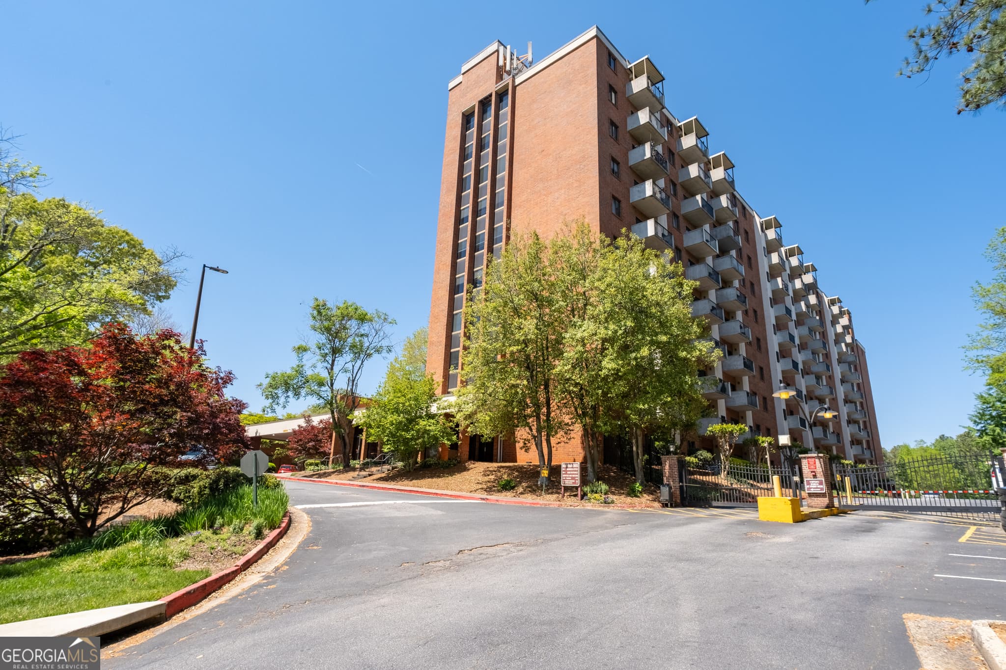 2 bedroom, 2 bathroom condominium for rent at 300 Johnson Ferry Road B915, Sandy Springs, GA 30328 for $3,631 a month — photo 1 of 31