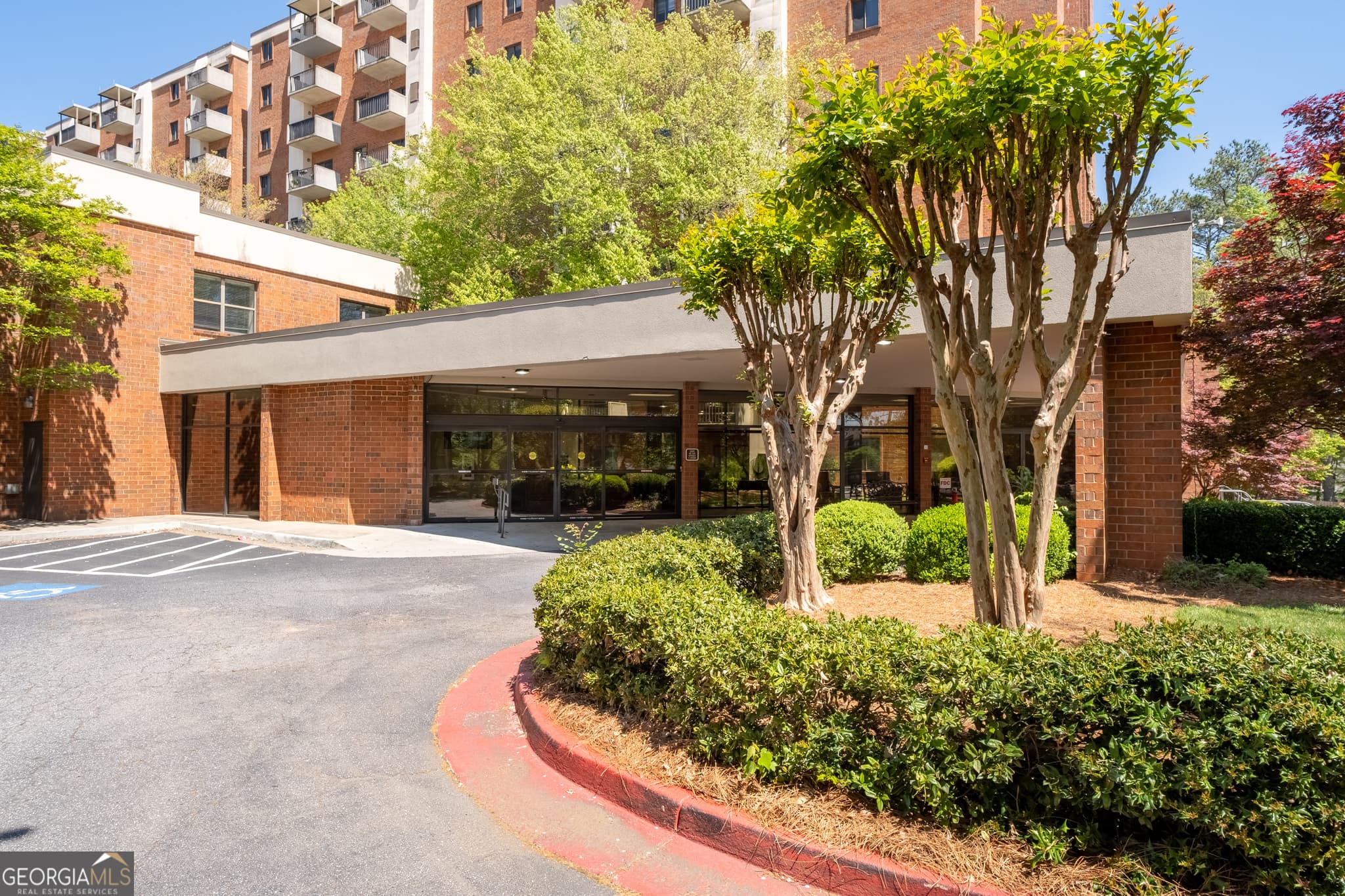 2 bedroom, 2 bathroom condominium for rent at 300 Johnson Ferry Road B915, Sandy Springs, GA 30328 for $3,631 a month — photo 4