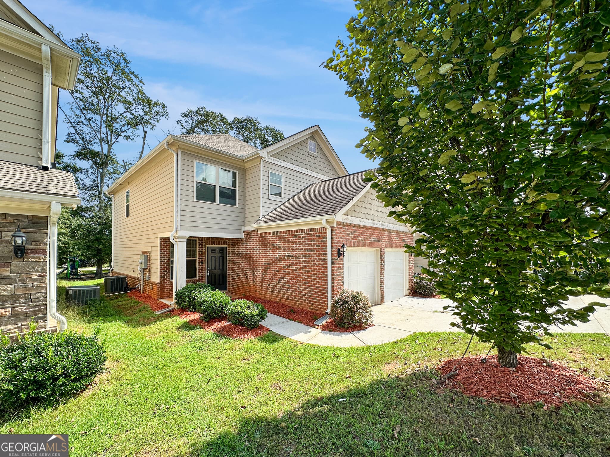 4 bedroom, 2.5 bathroom, 4,096 sq ft single family residence for rent at 211 Daisy Circle, Mcdonough, GA 30252 for $2,095 a month — photo 2