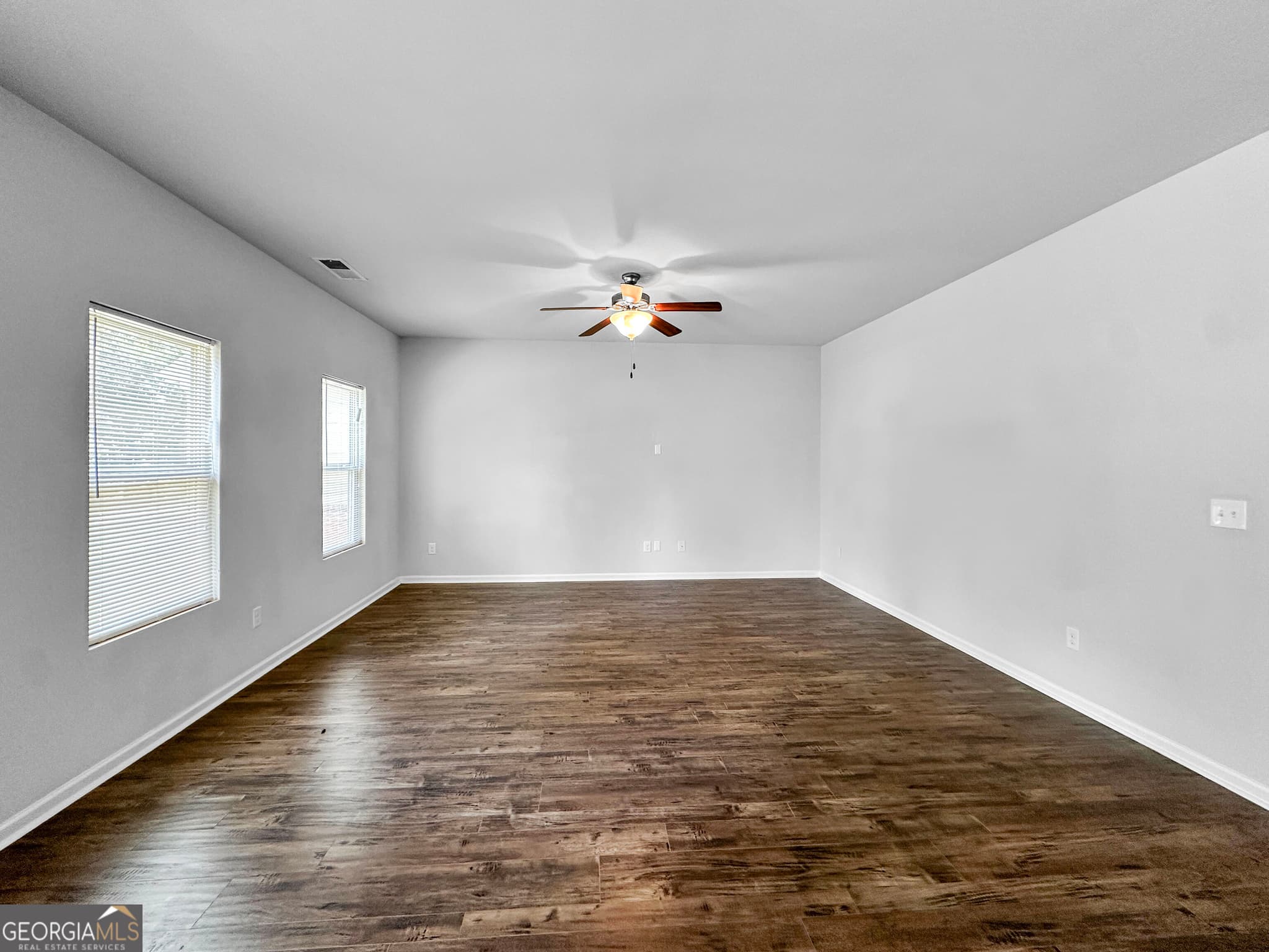 4 bedroom, 2.5 bathroom, 4,096 sq ft single family residence for rent at 211 Daisy Circle, Mcdonough, GA 30252 for $2,095 a month — photo 3