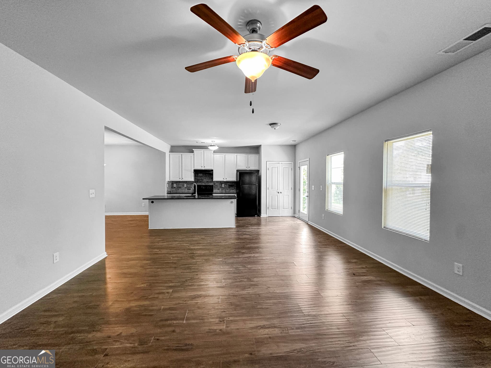4 bedroom, 2.5 bathroom, 4,096 sq ft single family residence for rent at 211 Daisy Circle, Mcdonough, GA 30252 for $2,095 a month — photo 4