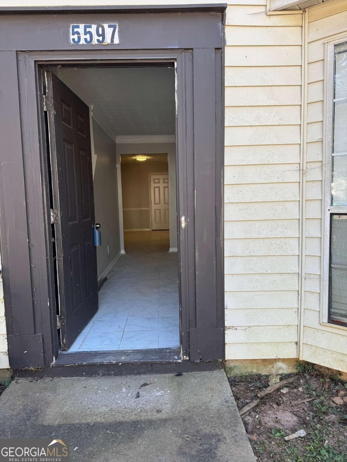 2 bedroom, 2.5 bathroom, 1,292 sq ft townhouse for sale at 5597 Stonington Trace Parkway, Stone Mountain, GA 30087 — photo 2