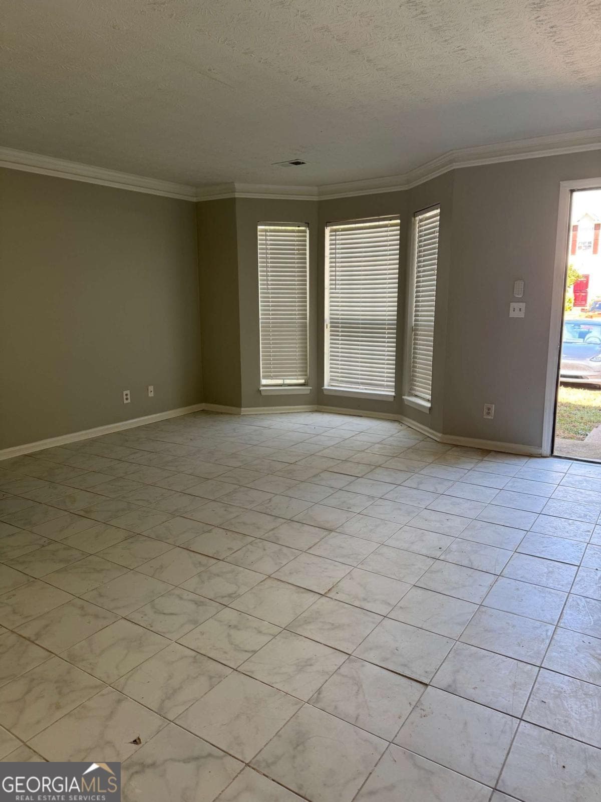 2 bedroom, 2.5 bathroom, 1,292 sq ft townhouse for sale at 5597 Stonington Trace Parkway, Stone Mountain, GA 30087 — photo 5