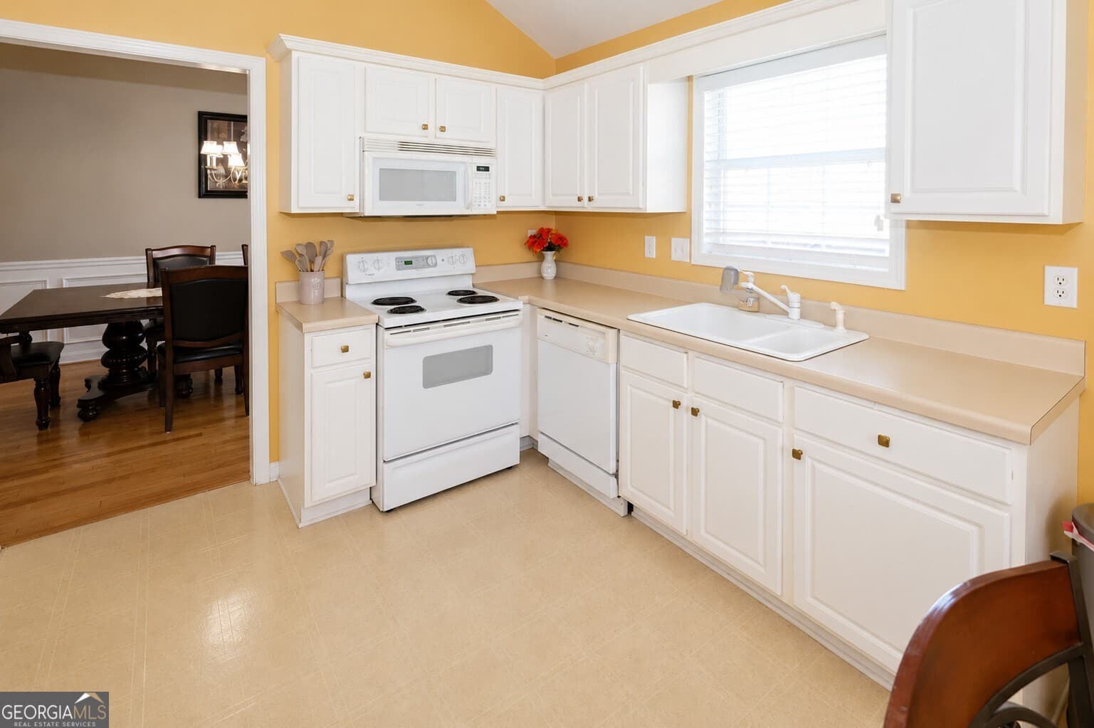 3 bedroom, 2 bathroom, 1,831 sq ft single family residence for sale at 1421 Culverstone Drive, Lawrenceville, GA 30043 — photo 8