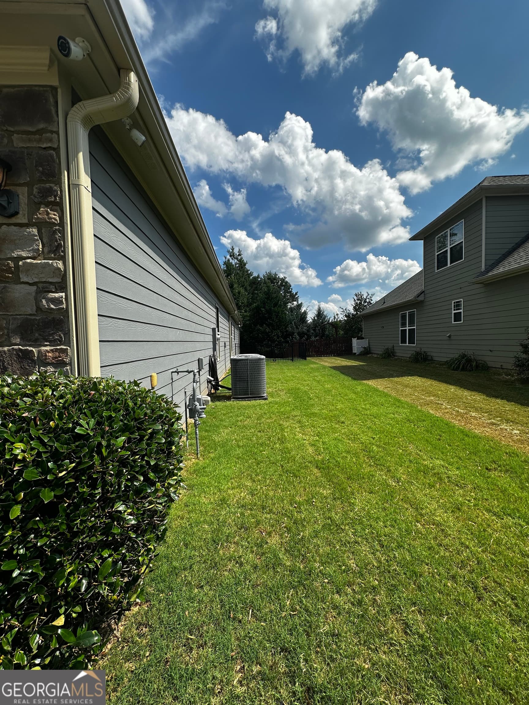 3 bedroom, 2.5 bathroom, 2,046 sq ft single family residence for sale at 280 Granite Way, Newnan, GA 30265 — photo 9