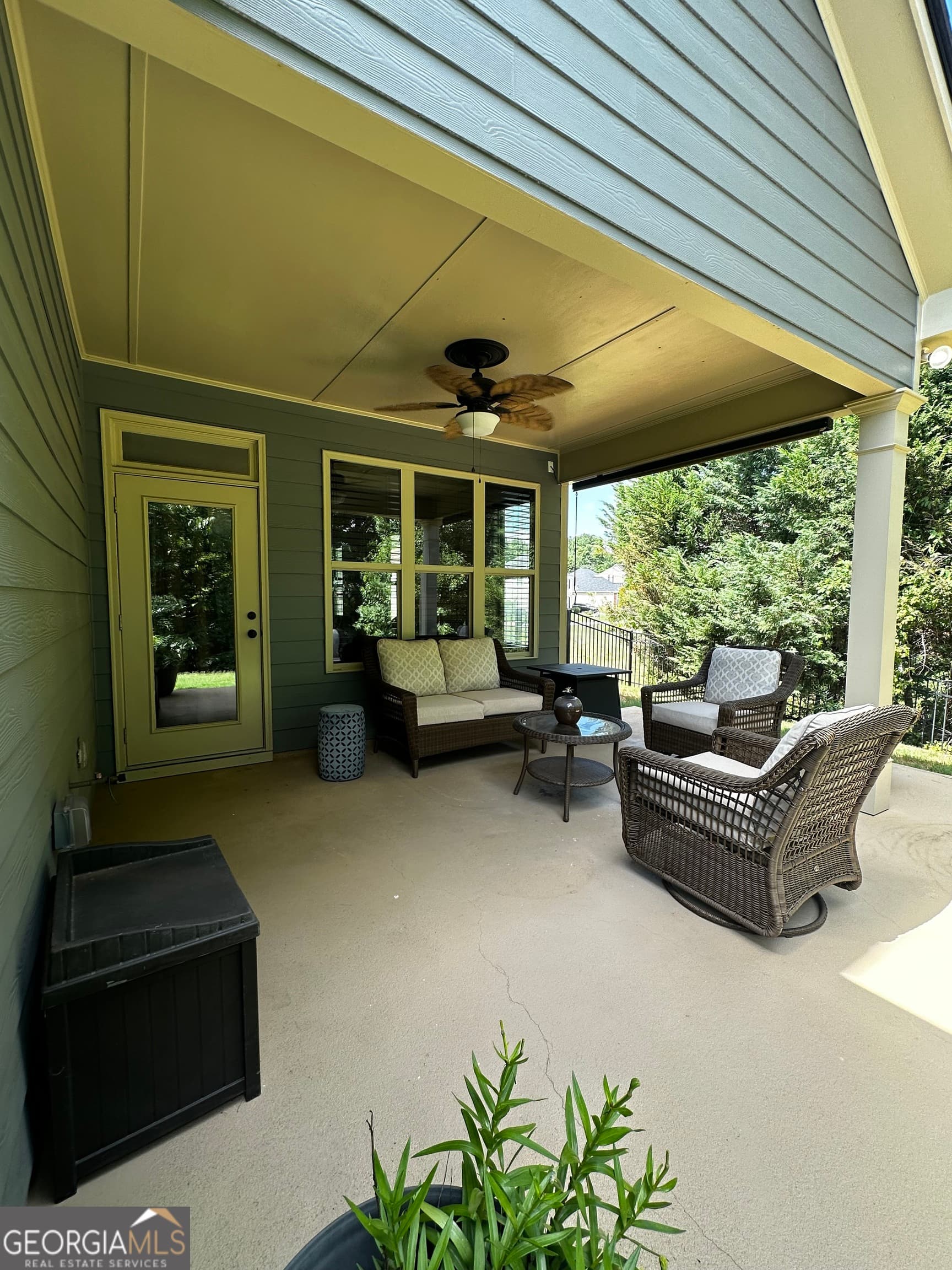 3 bedroom, 2.5 bathroom, 2,046 sq ft single family residence for sale at 280 Granite Way, Newnan, GA 30265 — photo 4