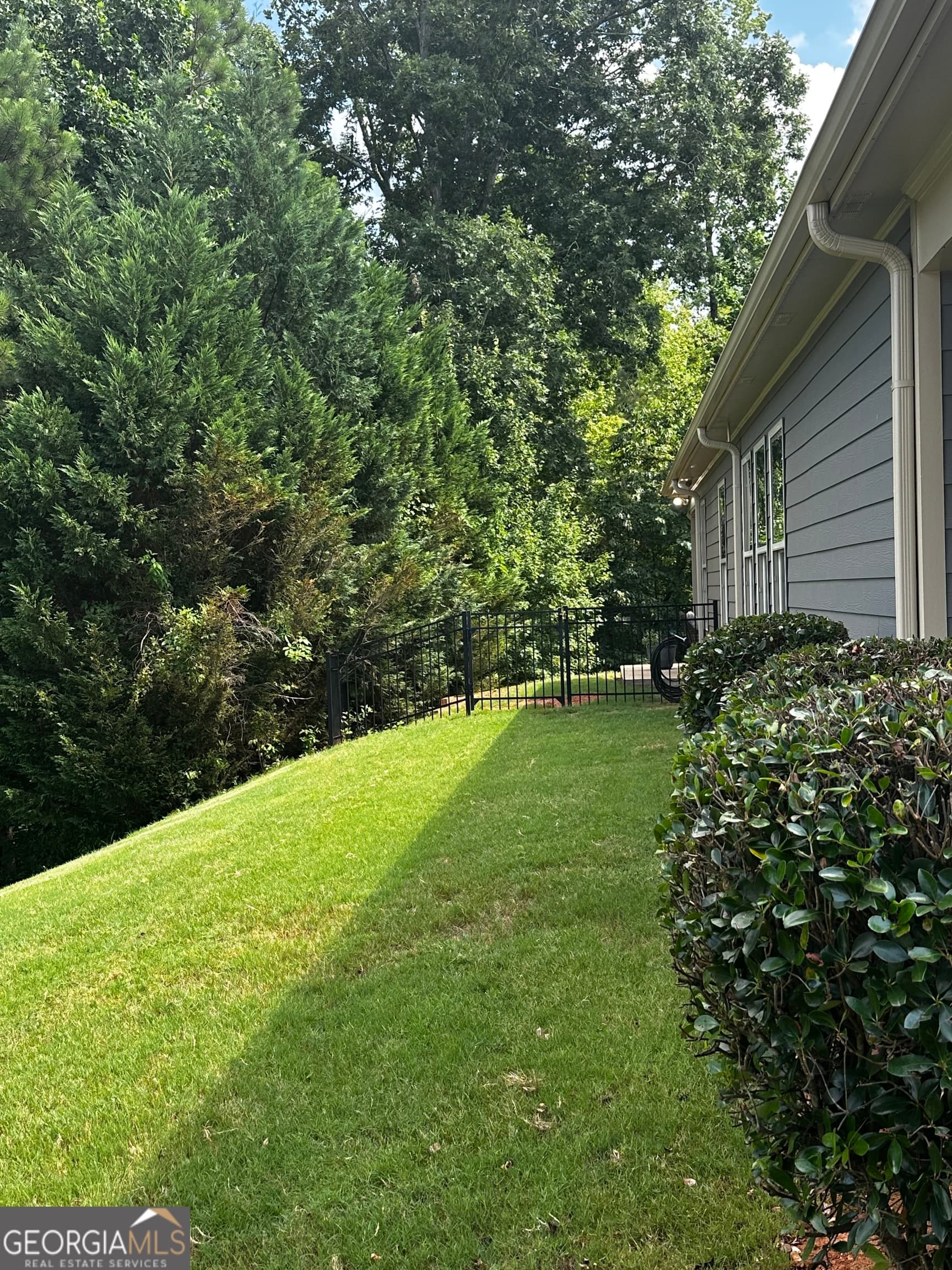 3 bedroom, 2.5 bathroom, 2,046 sq ft single family residence for sale at 280 Granite Way, Newnan, GA 30265 — photo 8