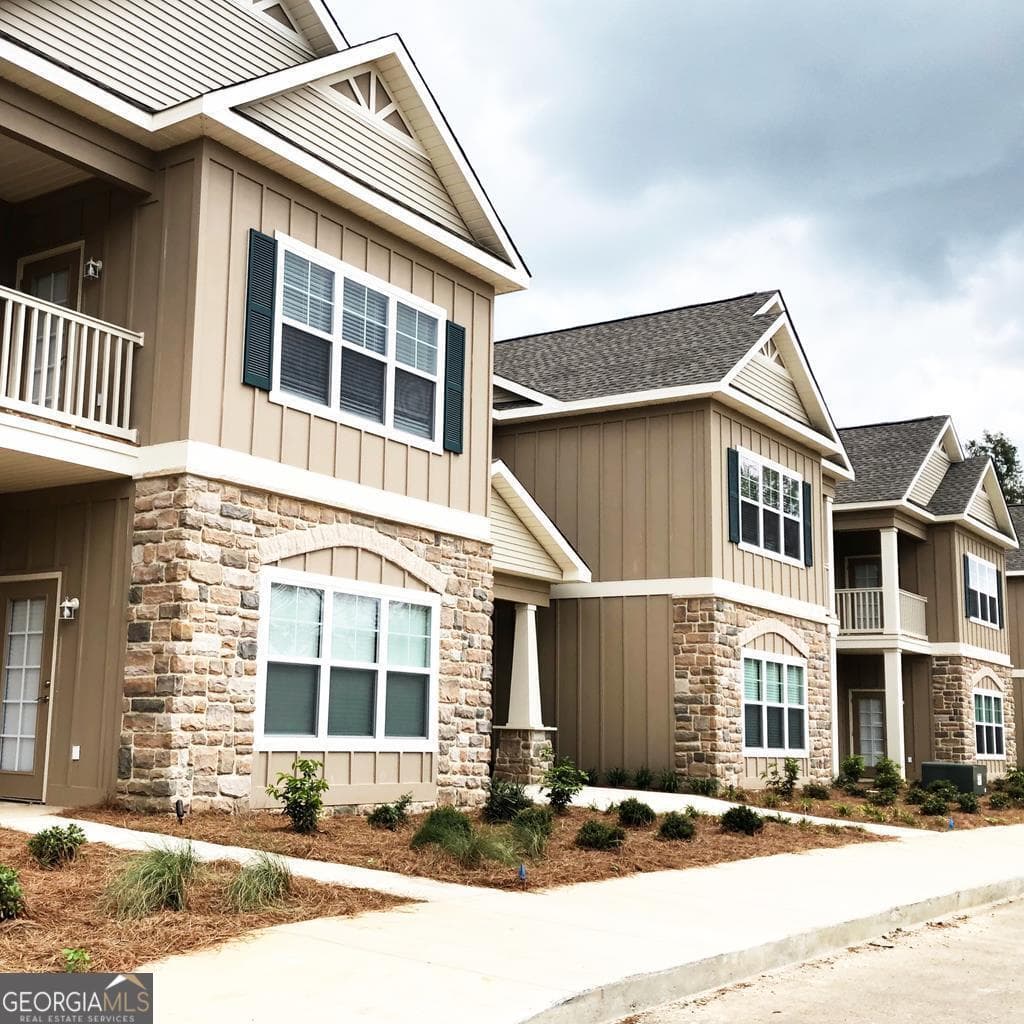 1 bedroom, 1 bathroom apartment for rent at 75 Woodlawn Drive B7, Dublin, GA 31021 for $1,250 a month — photo 3