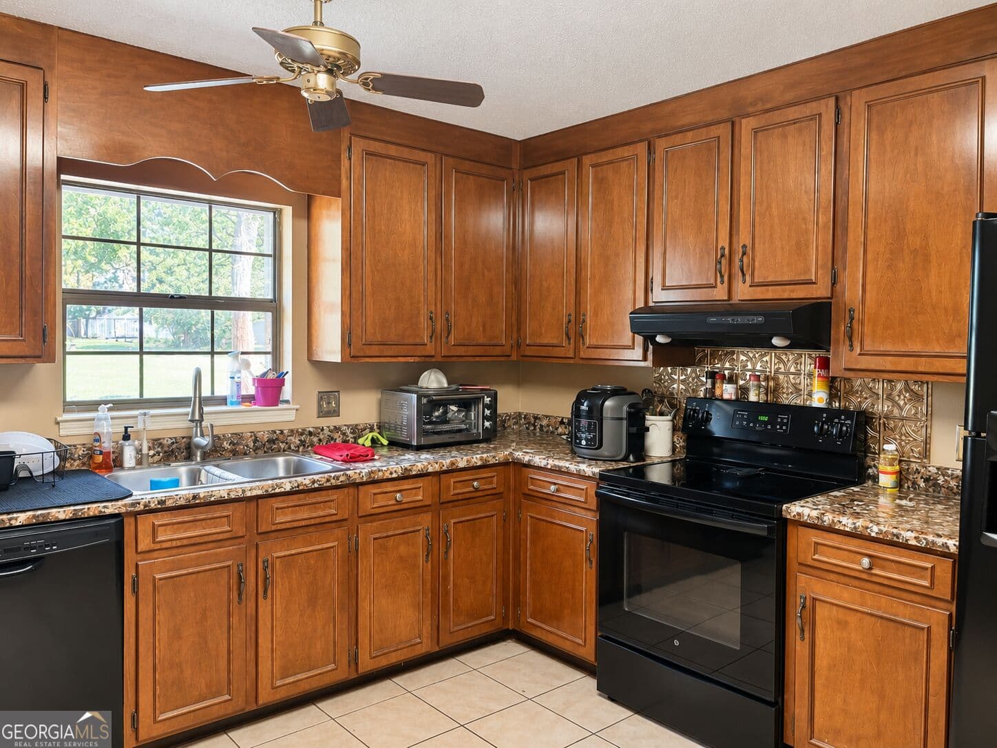 3 bedroom, 2 bathroom, 1,732 sq ft single family residence under contract at 1511 Woodland Drive, Bainbridge, GA 39819 — photo 3