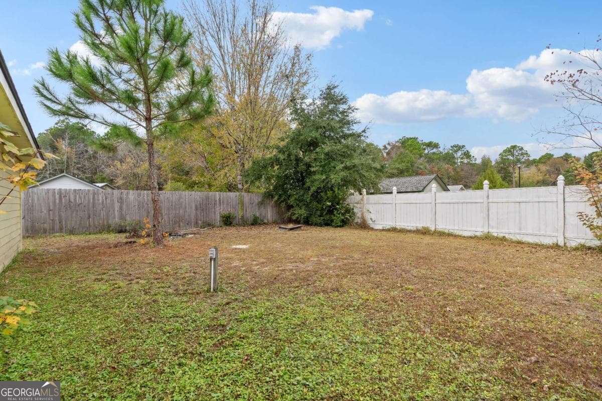 4 bedroom, 2 bathroom, 1,749 sq ft single family residence for sale at 201 Lake Wisteria Drive, Kingsland, GA 31548 — photo 6