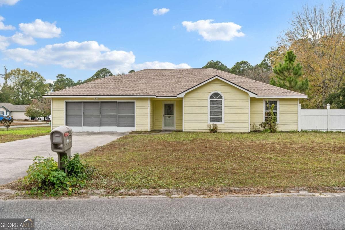 4 bedroom, 2 bathroom, 1,749 sq ft single family residence for sale at 201 Lake Wisteria Drive, Kingsland, GA 31548 — photo 1 of 20