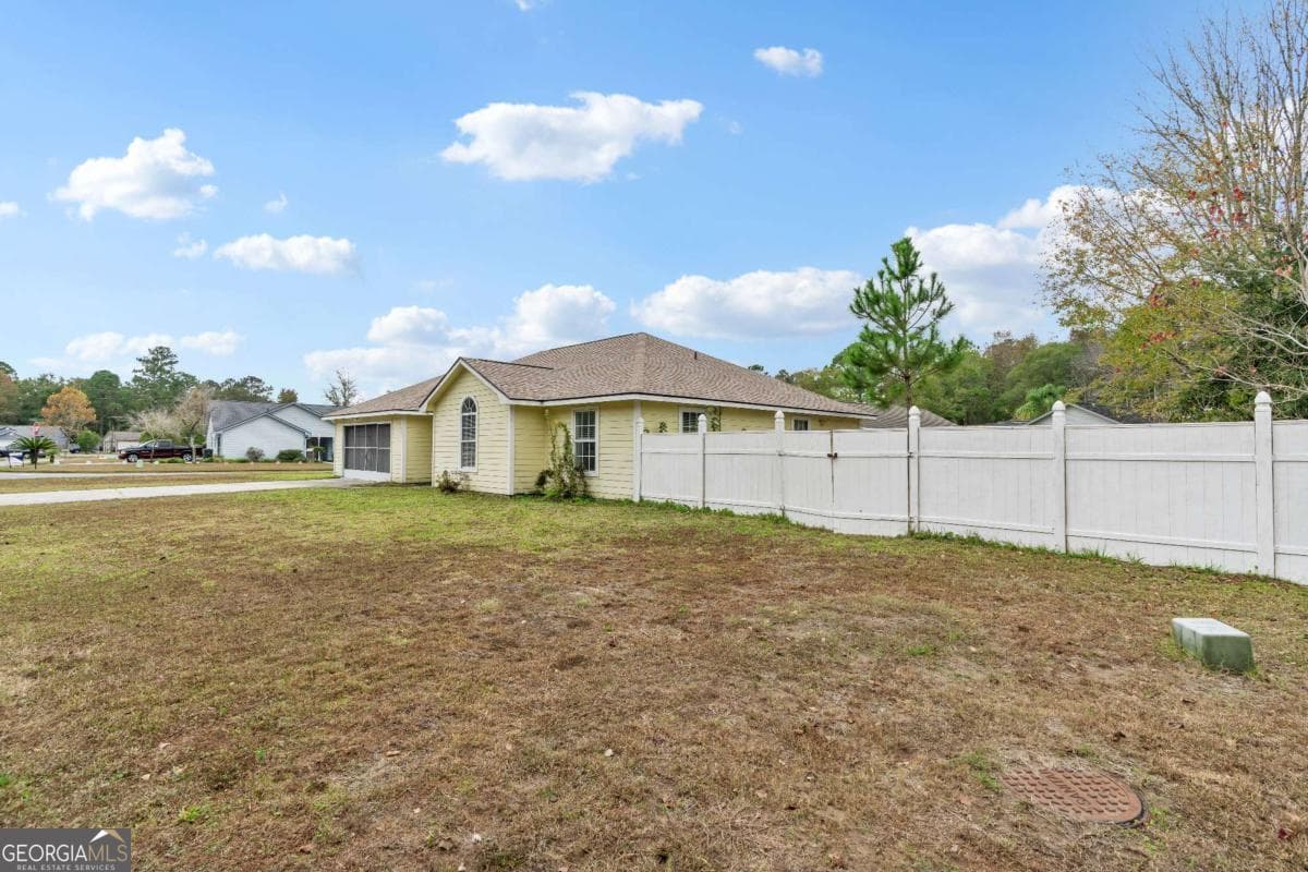 4 bedroom, 2 bathroom, 1,749 sq ft single family residence for sale at 201 Lake Wisteria Drive, Kingsland, GA 31548 — photo 5