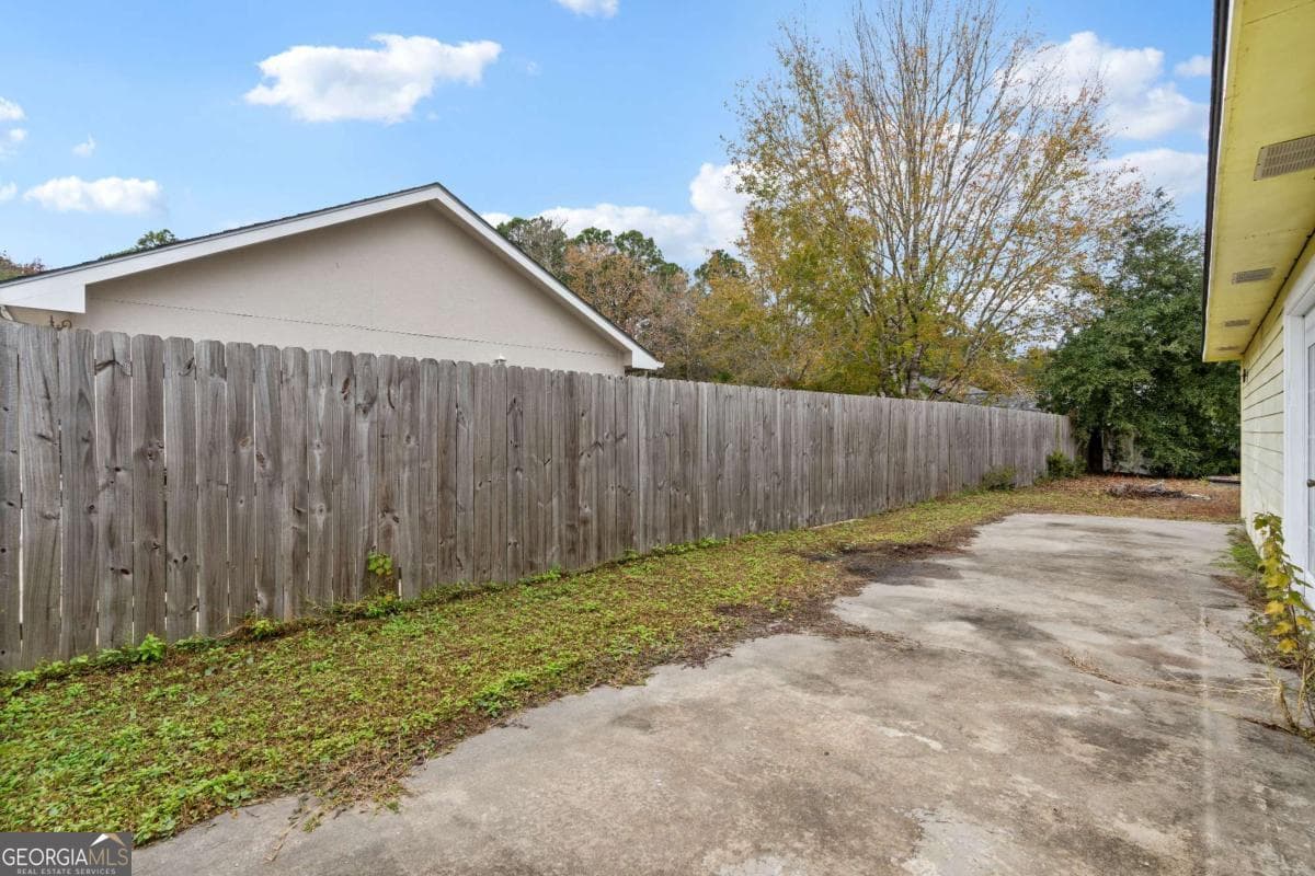 4 bedroom, 2 bathroom, 1,749 sq ft single family residence for sale at 201 Lake Wisteria Drive, Kingsland, GA 31548 — photo 9