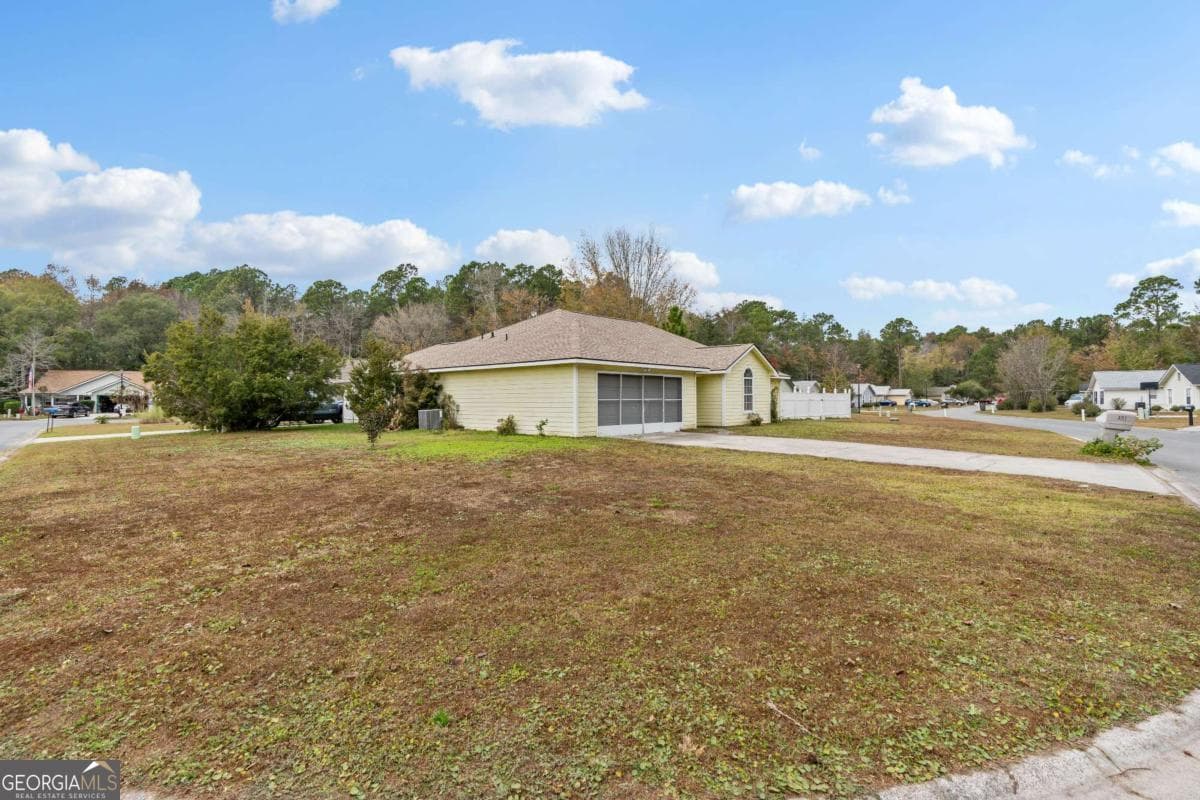 4 bedroom, 2 bathroom, 1,749 sq ft single family residence for sale at 201 Lake Wisteria Drive, Kingsland, GA 31548 — photo 4