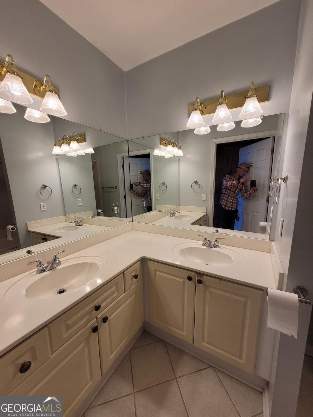 1 bedroom, 1 bathroom, 793 sq ft condominium for rent at 3334 Peachtree Road 404, Atlanta, GA 30326 for $1,750 a month — photo 5