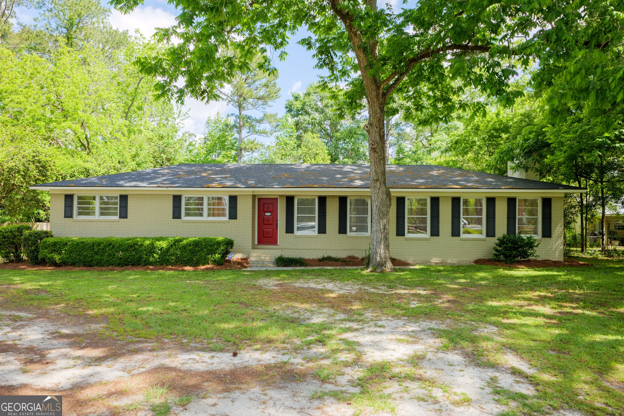 3 bedroom, 1.5 bathroom, 1,809 sq ft single family residence sold at 611 E Stanfill Street, Hahira, GA 31632