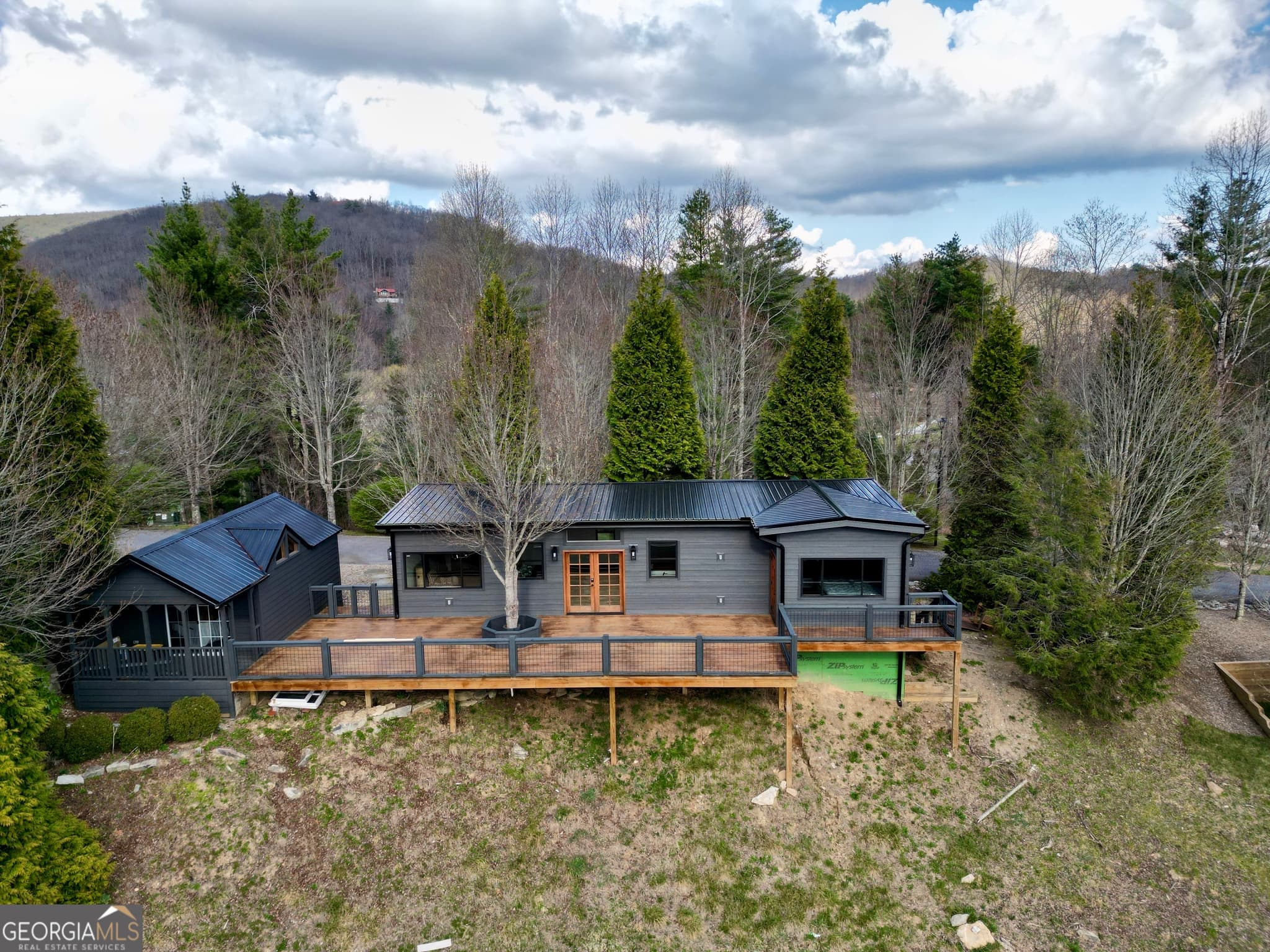 3 bedroom, 3 bathroom, 1,350 sq ft manufactured home,single family residence for sale at 162 Dryman Ridge Road, Scaly Mountain, NC 28775