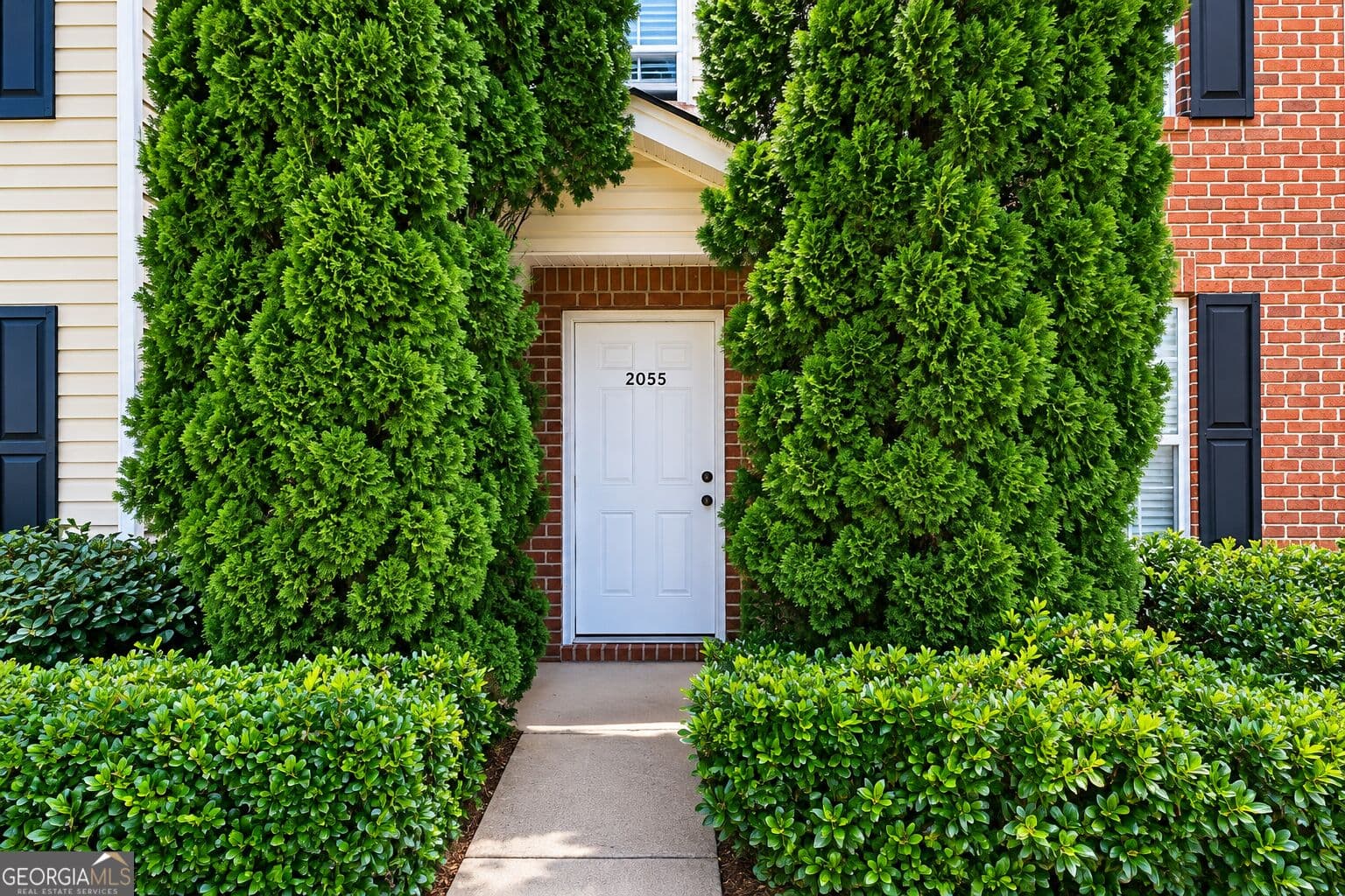 3 bedroom, 2.5 bathroom, 1,416 sq ft townhouse for sale at 2055 Grove Way, Hampton, GA 30228 — photo 2