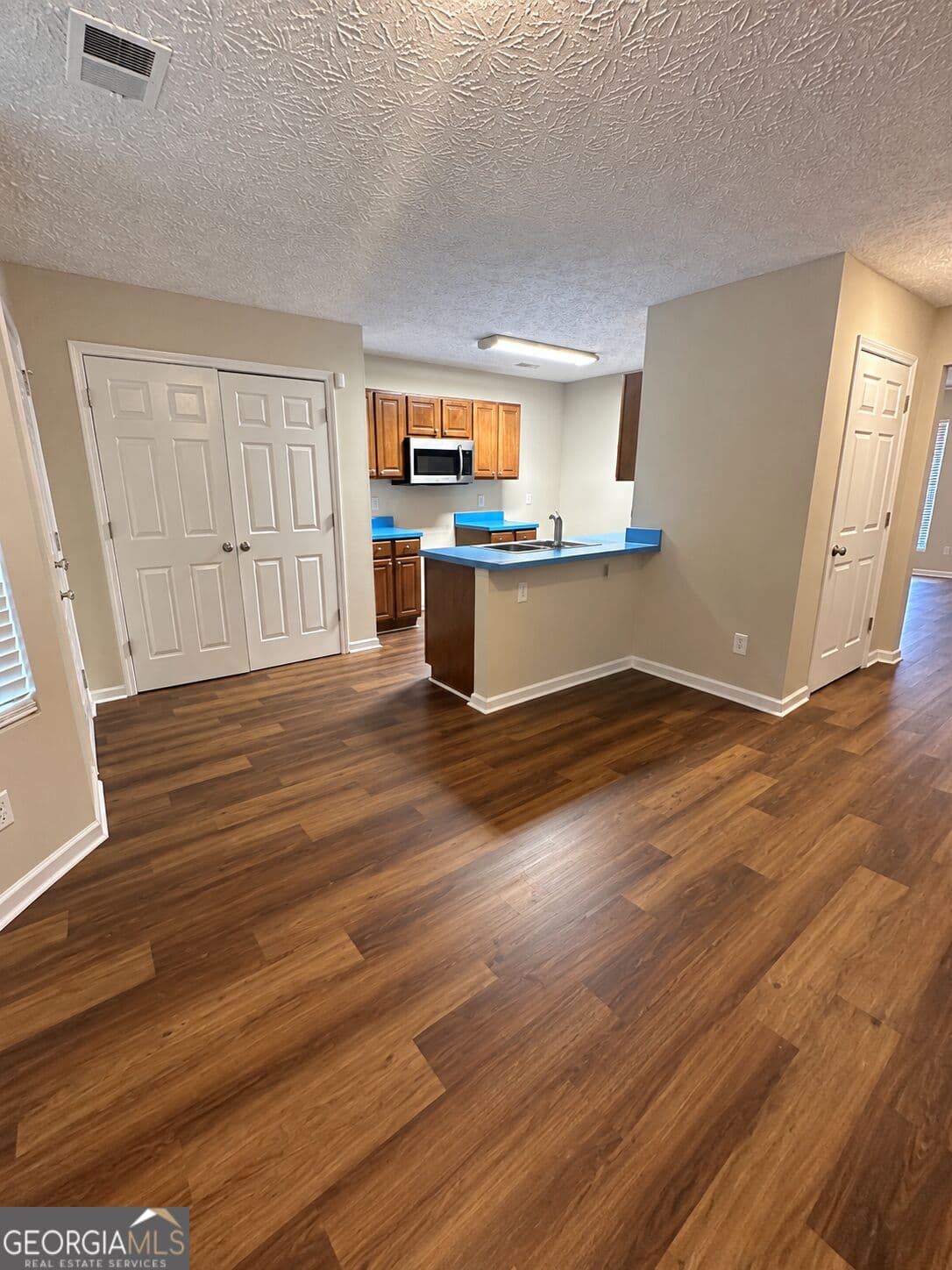 3 bedroom, 2.5 bathroom, 1,416 sq ft townhouse for sale at 2055 Grove Way, Hampton, GA 30228 — photo 7