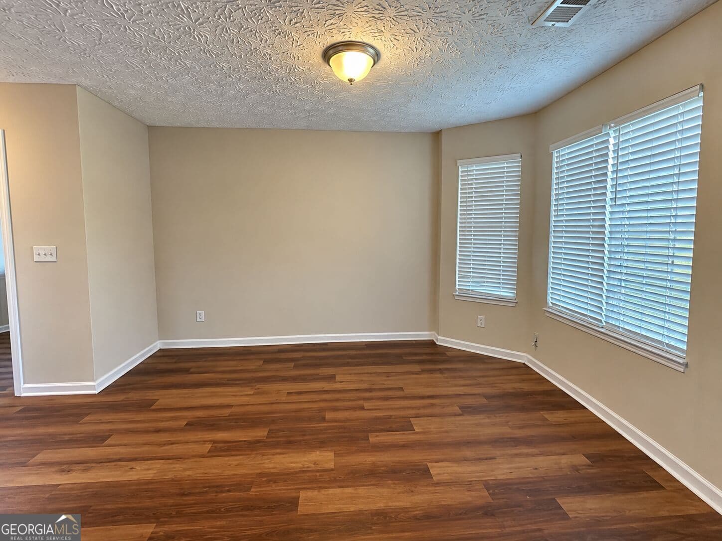 3 bedroom, 2.5 bathroom, 1,416 sq ft townhouse for sale at 2055 Grove Way, Hampton, GA 30228 — photo 8