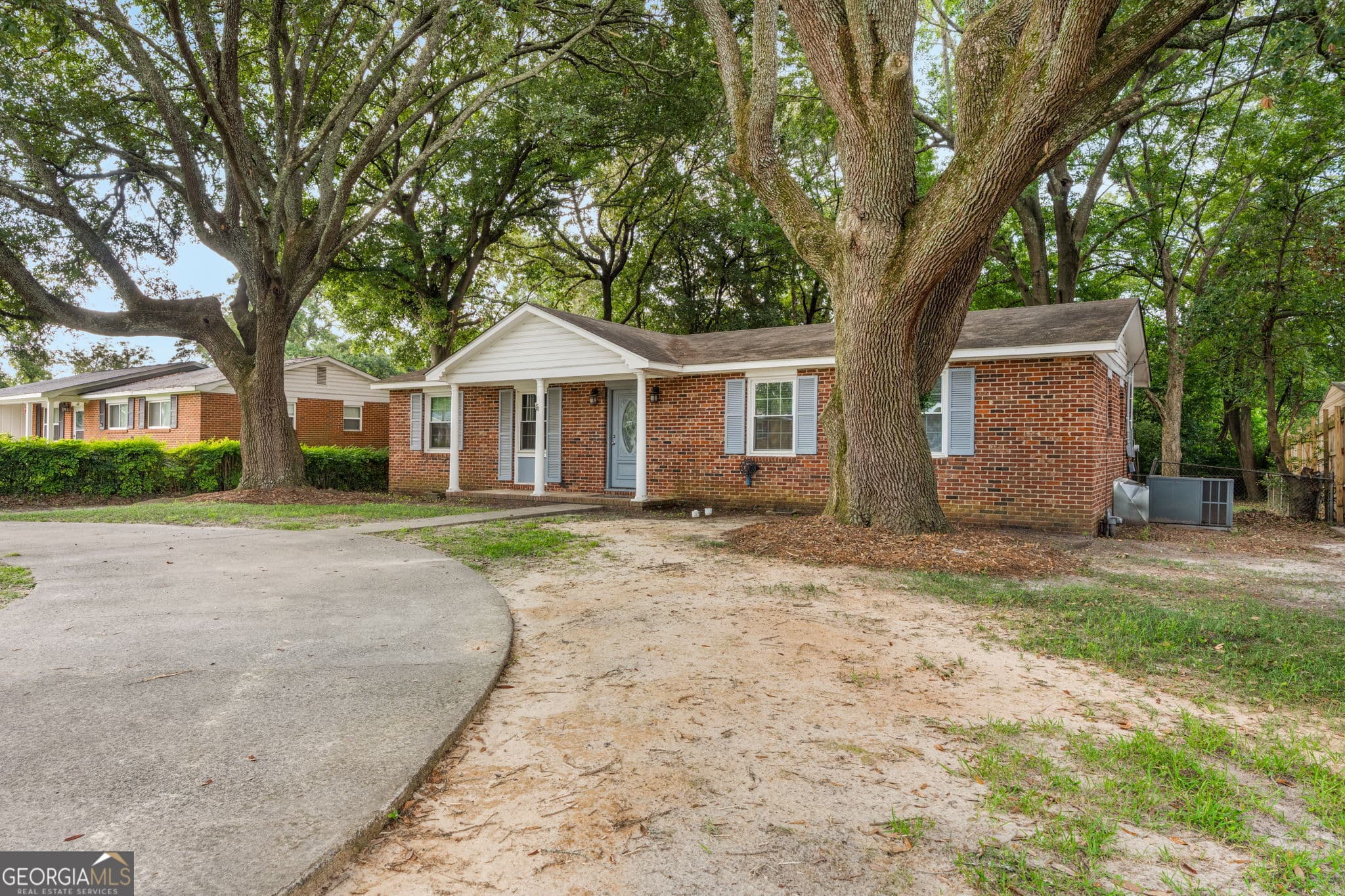 3 bedroom, 1.5 bathroom, 1,352 sq ft single family residence for sale at 114 Karen Drive, Warner Robins, GA 31088 — photo 2