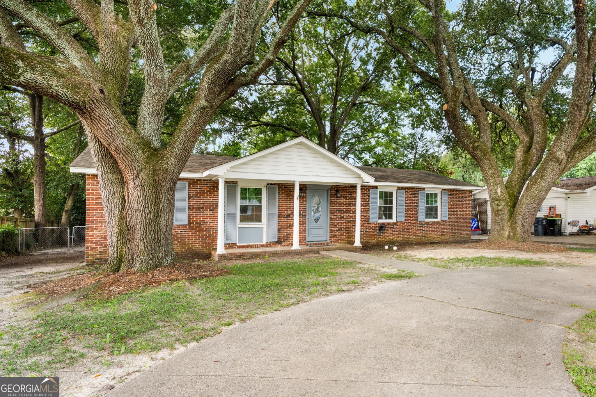 3 bedroom, 1.5 bathroom, 1,352 sq ft single family residence for sale at 114 Karen Drive, Warner Robins, GA 31088 — photo 3