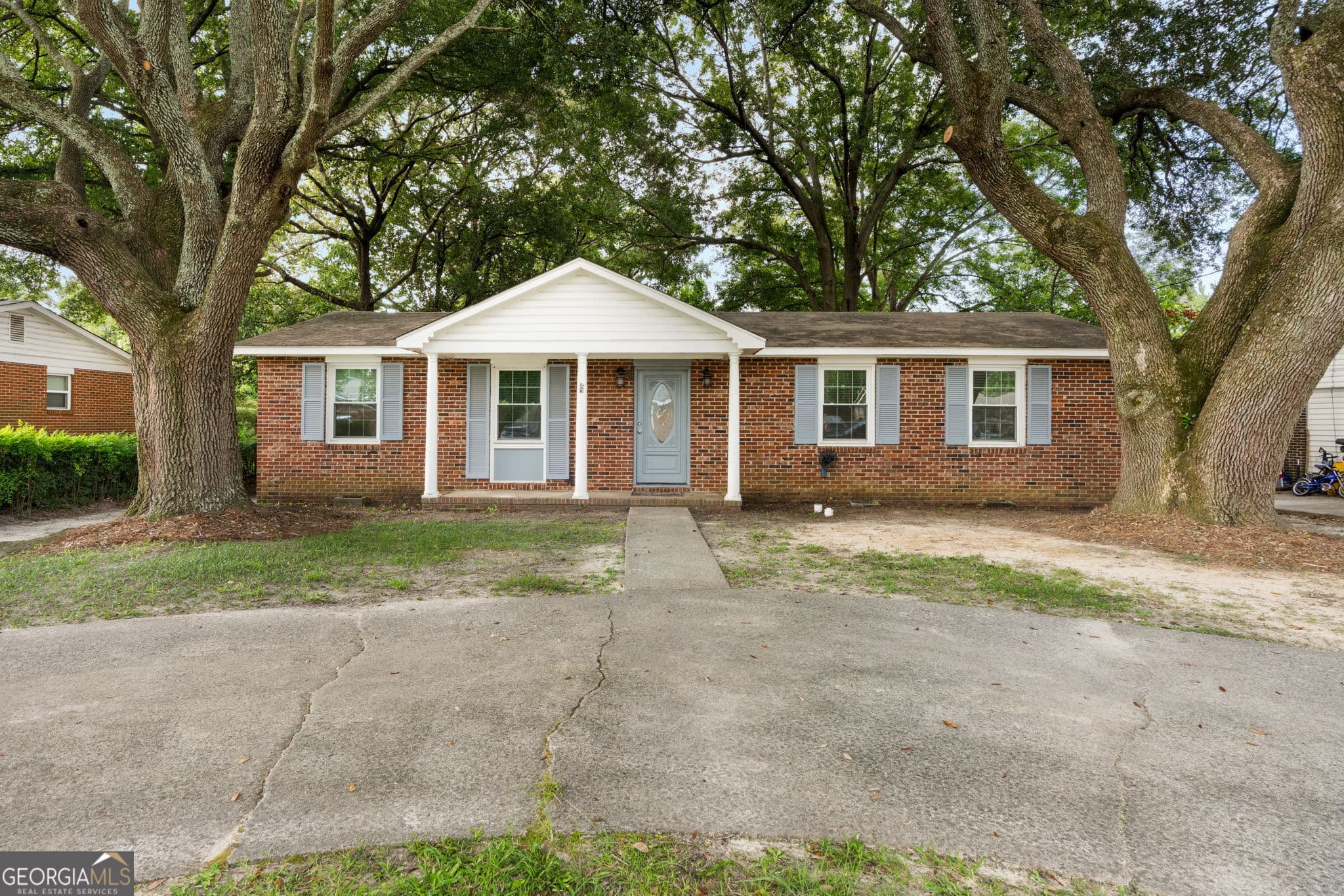 3 bedroom, 1.5 bathroom, 1,352 sq ft single family residence for sale at 114 Karen Drive, Warner Robins, GA 31088 — photo 1 of 24