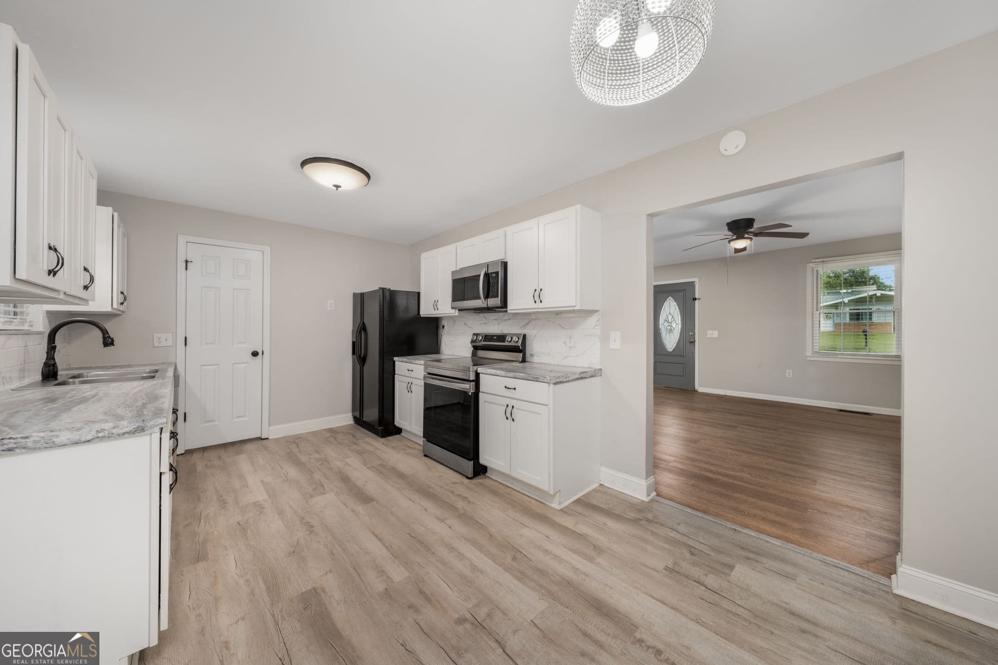 3 bedroom, 1.5 bathroom, 1,352 sq ft single family residence for sale at 114 Karen Drive, Warner Robins, GA 31088 — photo 9