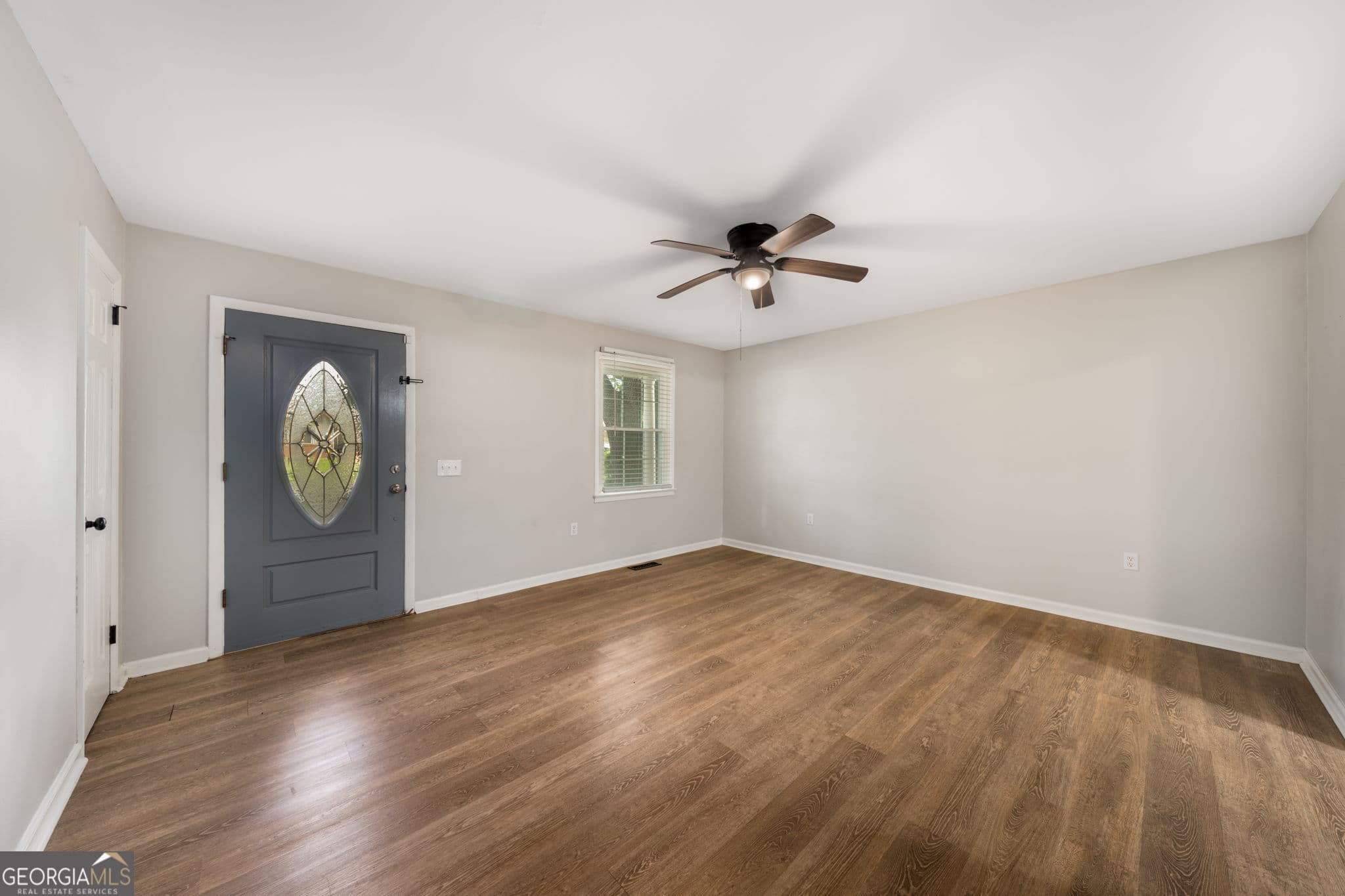 3 bedroom, 1.5 bathroom, 1,352 sq ft single family residence for sale at 114 Karen Drive, Warner Robins, GA 31088 — photo 4