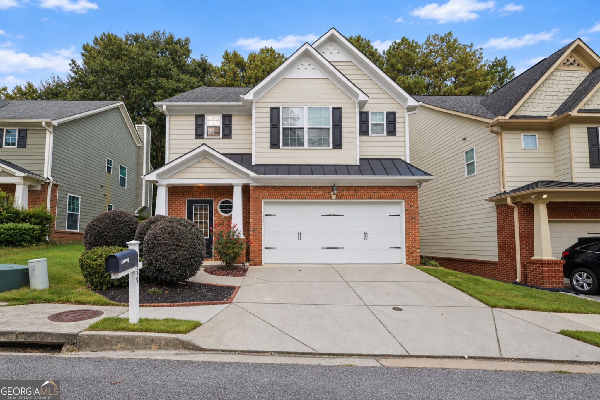 3 bedroom, 2.5 bathroom, 1,764 sq ft single family residence for sale at 5659 Chatham Circle, Norcross, GA 30071 — photo 1 of 25