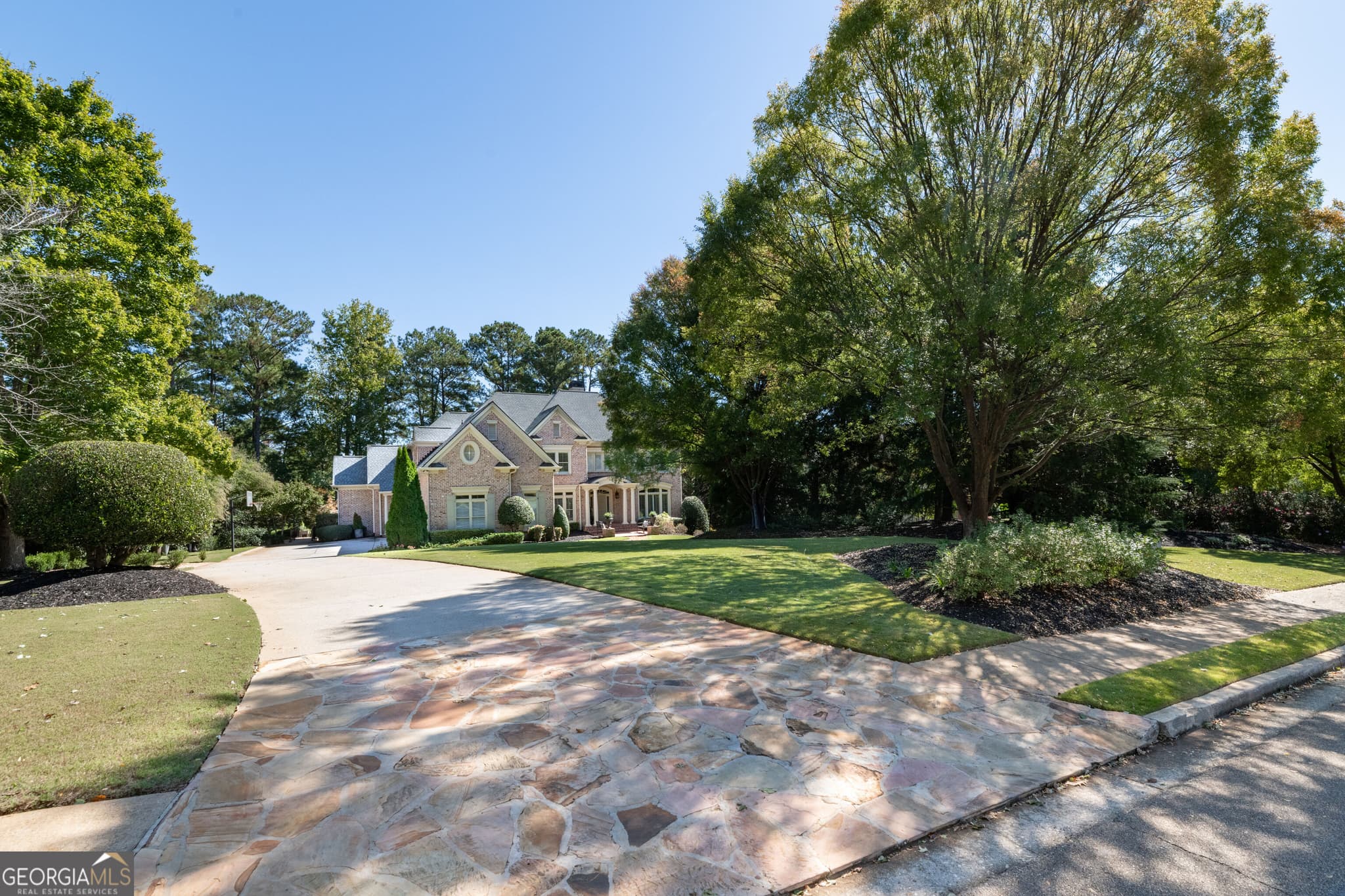 5 bedroom, 5.5 bathroom, 4,419 sq ft single family residence for sale at 2155 Wood Falls Drive, Cumming, GA 30041 — photo 3