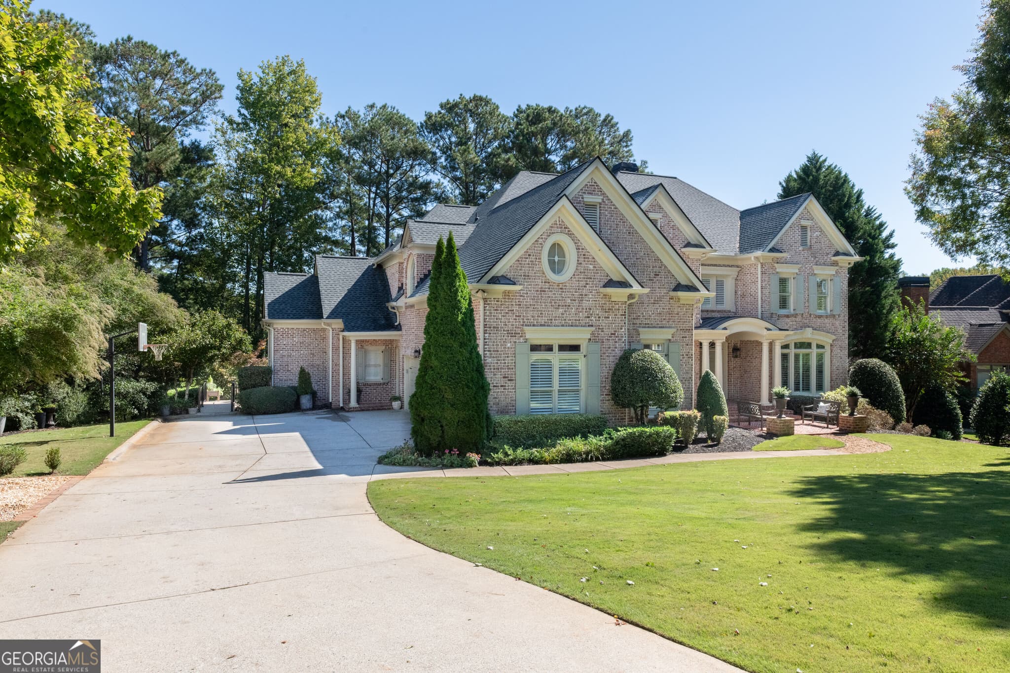 5 bedroom, 5.5 bathroom, 4,419 sq ft single family residence for sale at 2155 Wood Falls Drive, Cumming, GA 30041 — photo 4