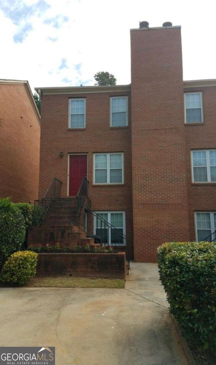 2 bedroom, 2.5 bathroom, 2,052 sq ft townhouse for rent at 93 Davis Mill Court, Lawrenceville, GA 30044 for $1,700 a month — photo 1 of 16