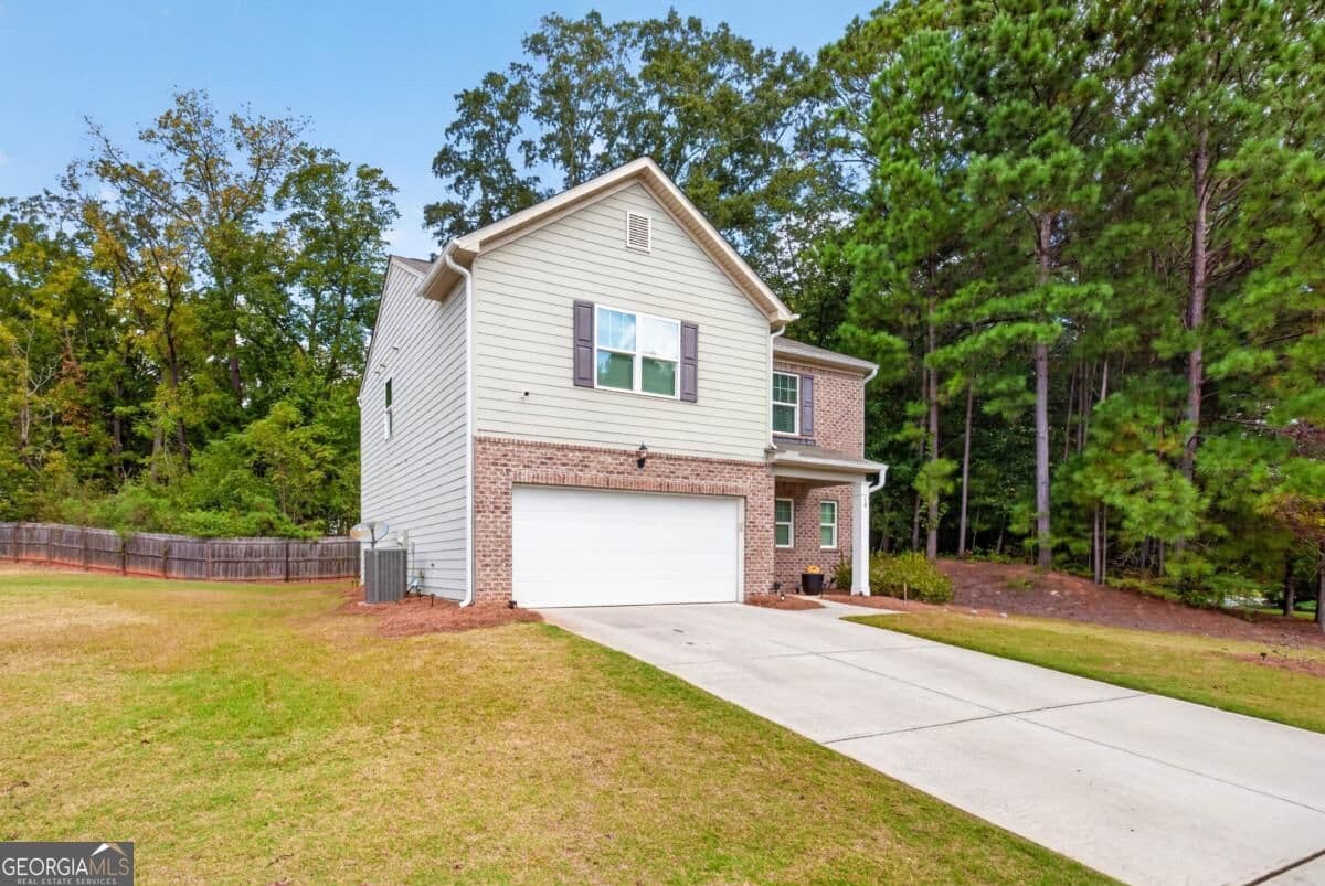 4 bedroom, 2.5 bathroom, 1,870 sq ft single family residence for sale at 10 Natalie Court, Covington, GA 30016 — photo 2