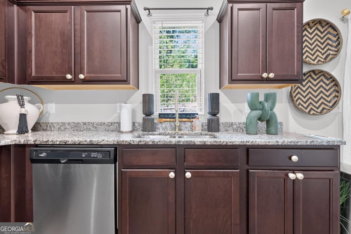 4 bedroom, 2.5 bathroom, 1,870 sq ft single family residence for sale at 10 Natalie Court, Covington, GA 30016 — photo 9
