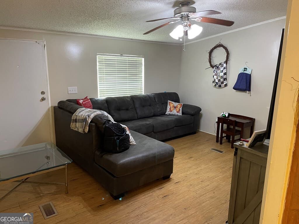 4 bedroom, 2 bathroom, 1,792 sq ft manufactured home,single family residence under contract at 7216 Old Adel Road, Moultrie, GA 31788 — photo 2