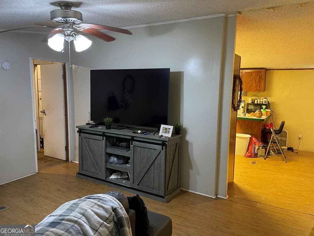 4 bedroom, 2 bathroom, 1,792 sq ft manufactured home,single family residence under contract at 7216 Old Adel Road, Moultrie, GA 31788 — photo 8
