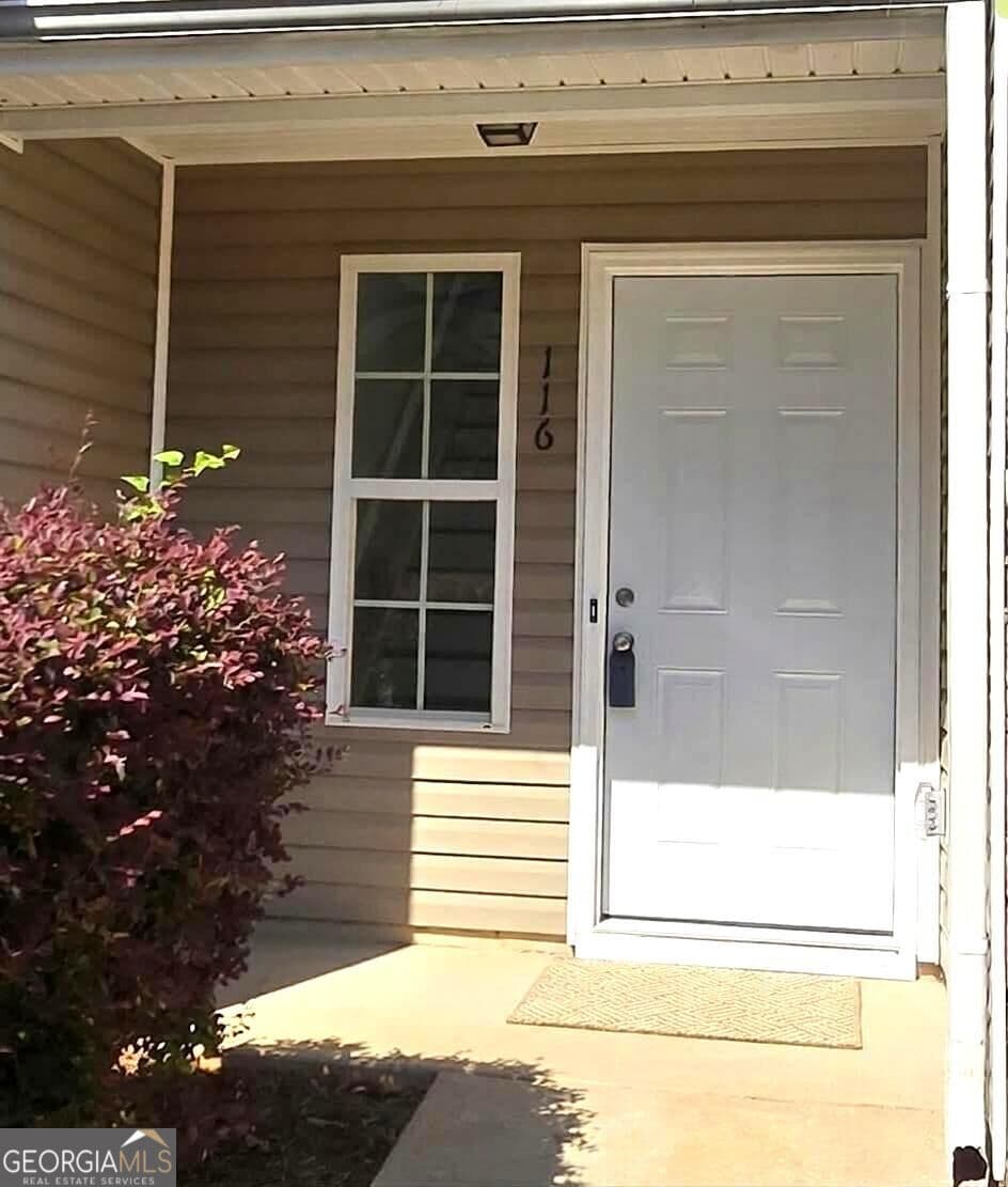 4 bedroom, 3 bathroom, 1,624 sq ft townhouse for rent at 116 Heritage Way, Jackson, GA 30233 for $1,700 a month — photo 2