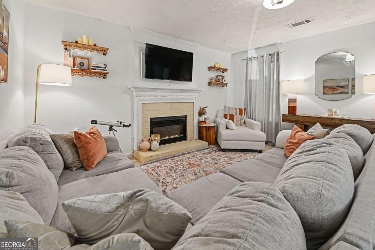 4 bedroom, 2.5 bathroom, 2,188 sq ft single family residence for sale at 2795 Da Vinci Boulevard, Decatur, GA 30034 — photo 4