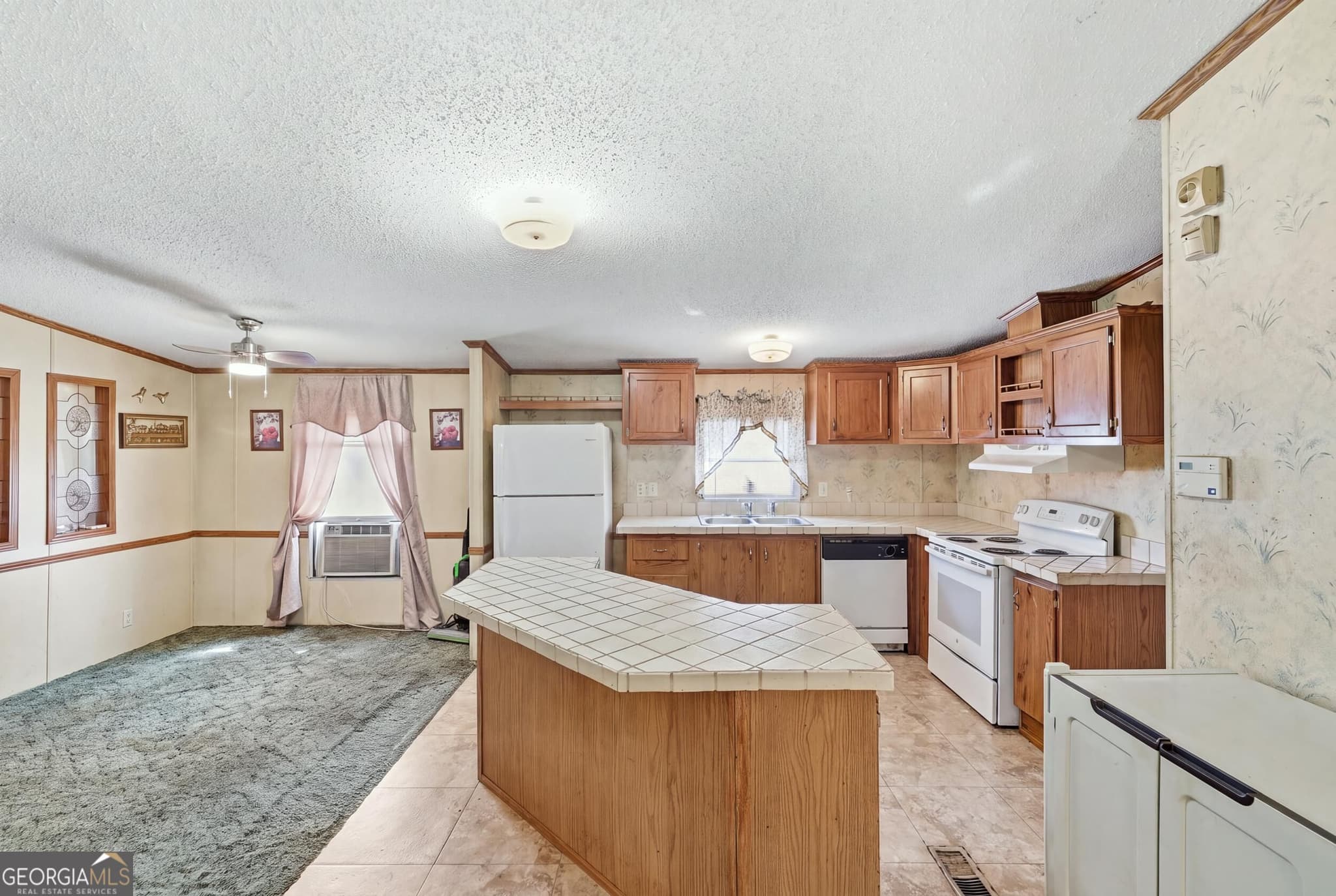 3 bedroom, 2 bathroom, 1,680 sq ft manufactured home,single family residence for sale at 217 Combs Avenue, Martin, GA 30557 — photo 8