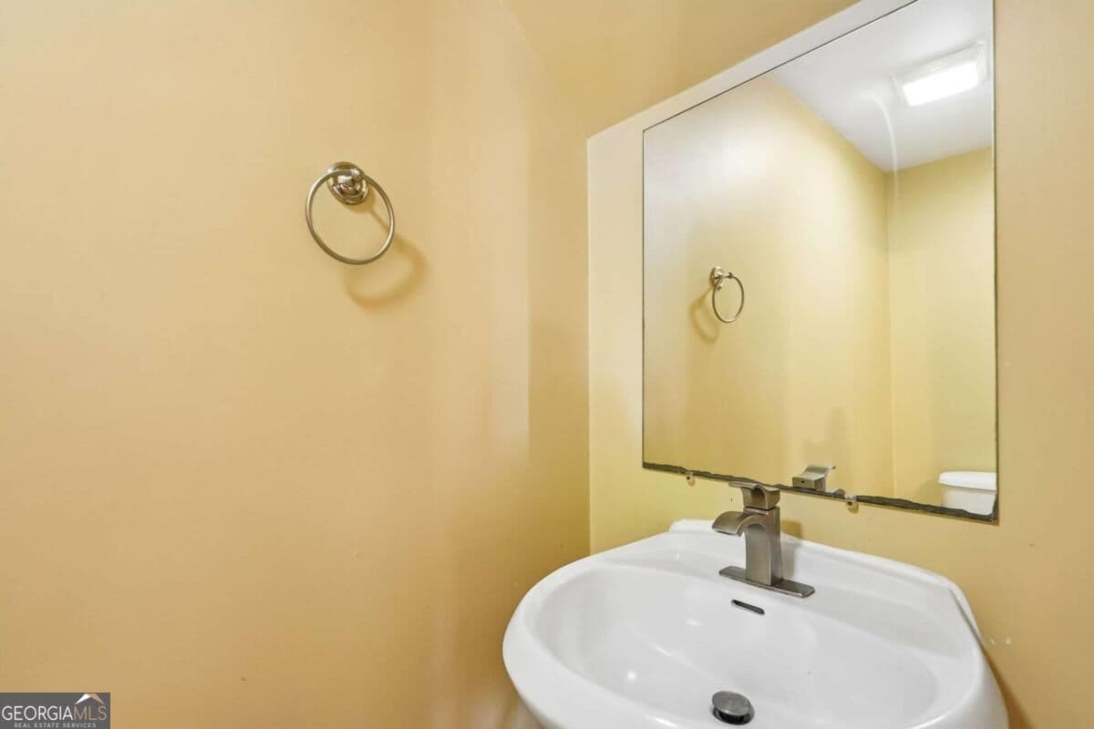 3 bedroom, 2.5 bathroom, 1,836 sq ft townhouse for sale at 322 Village Drive, Loganville, GA 30052 — photo 9