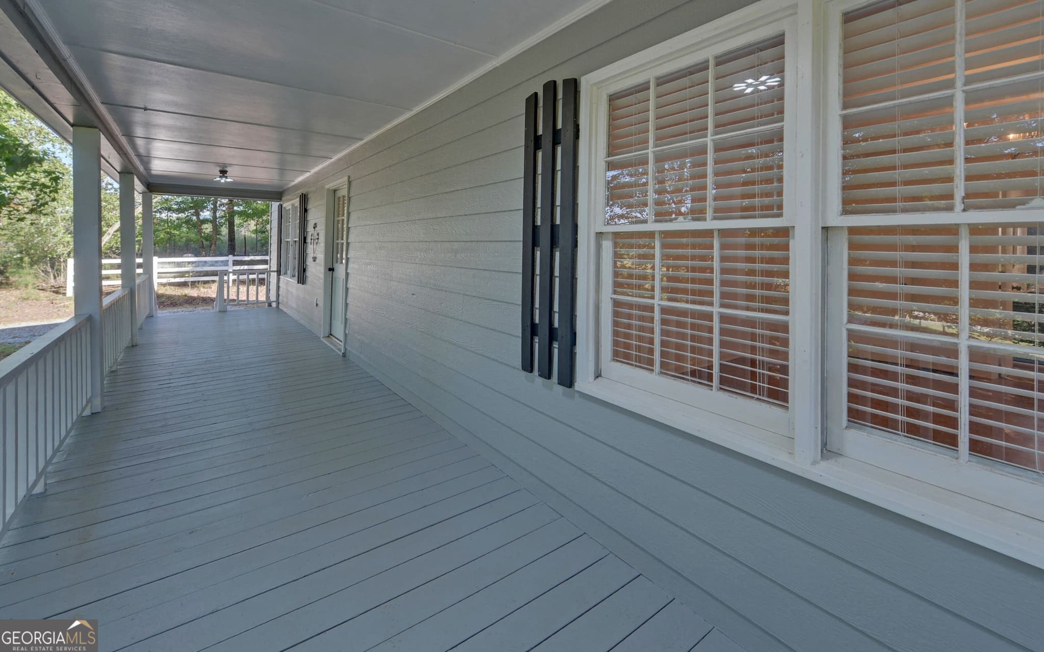 3 bedroom, 2.5 bathroom, 1,670 sq ft single family residence for sale at 338 Kings Bridge Way, Clarkesville, GA 30523 — photo 2