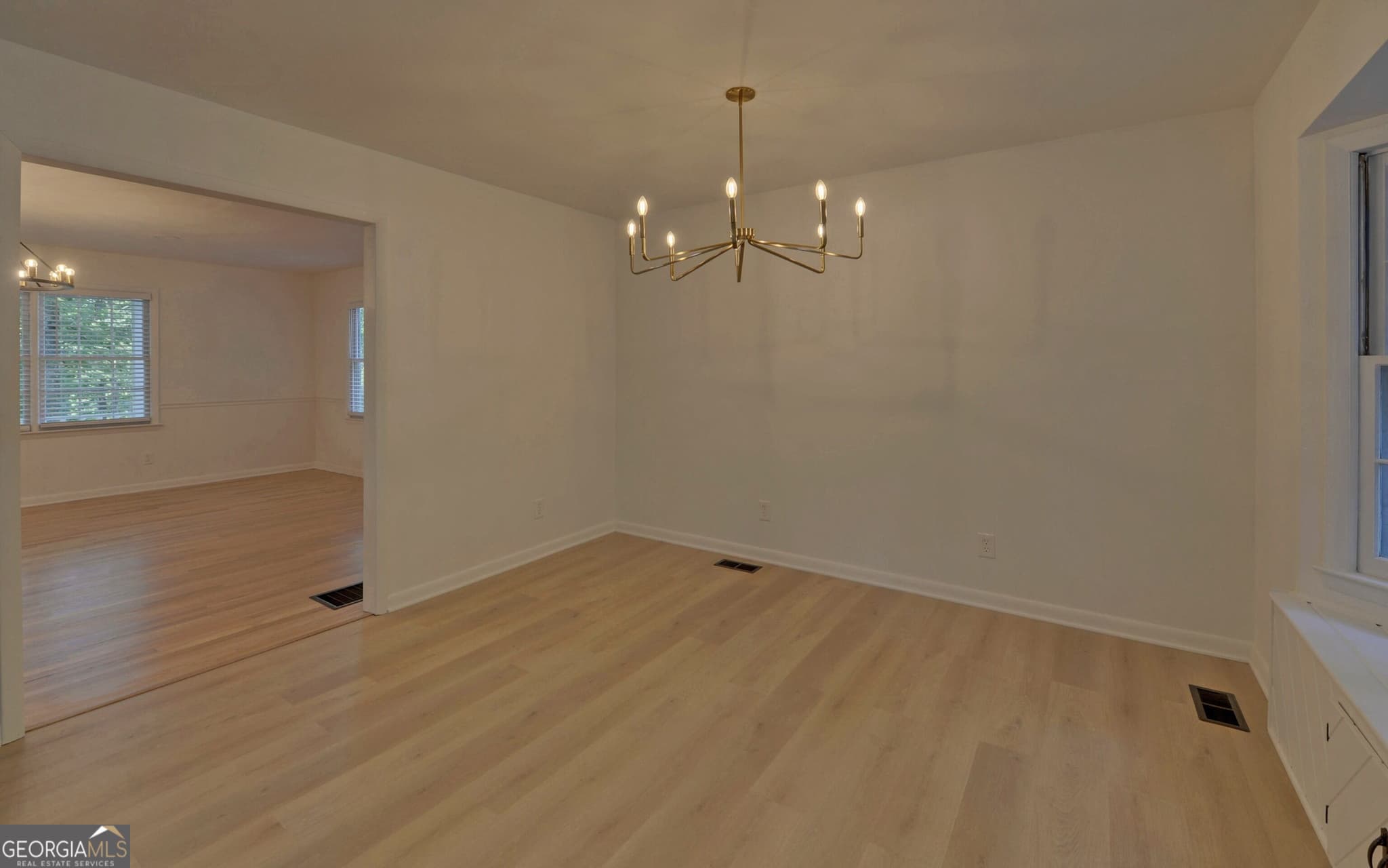 3 bedroom, 2.5 bathroom, 1,670 sq ft single family residence for sale at 338 Kings Bridge Way, Clarkesville, GA 30523 — photo 7