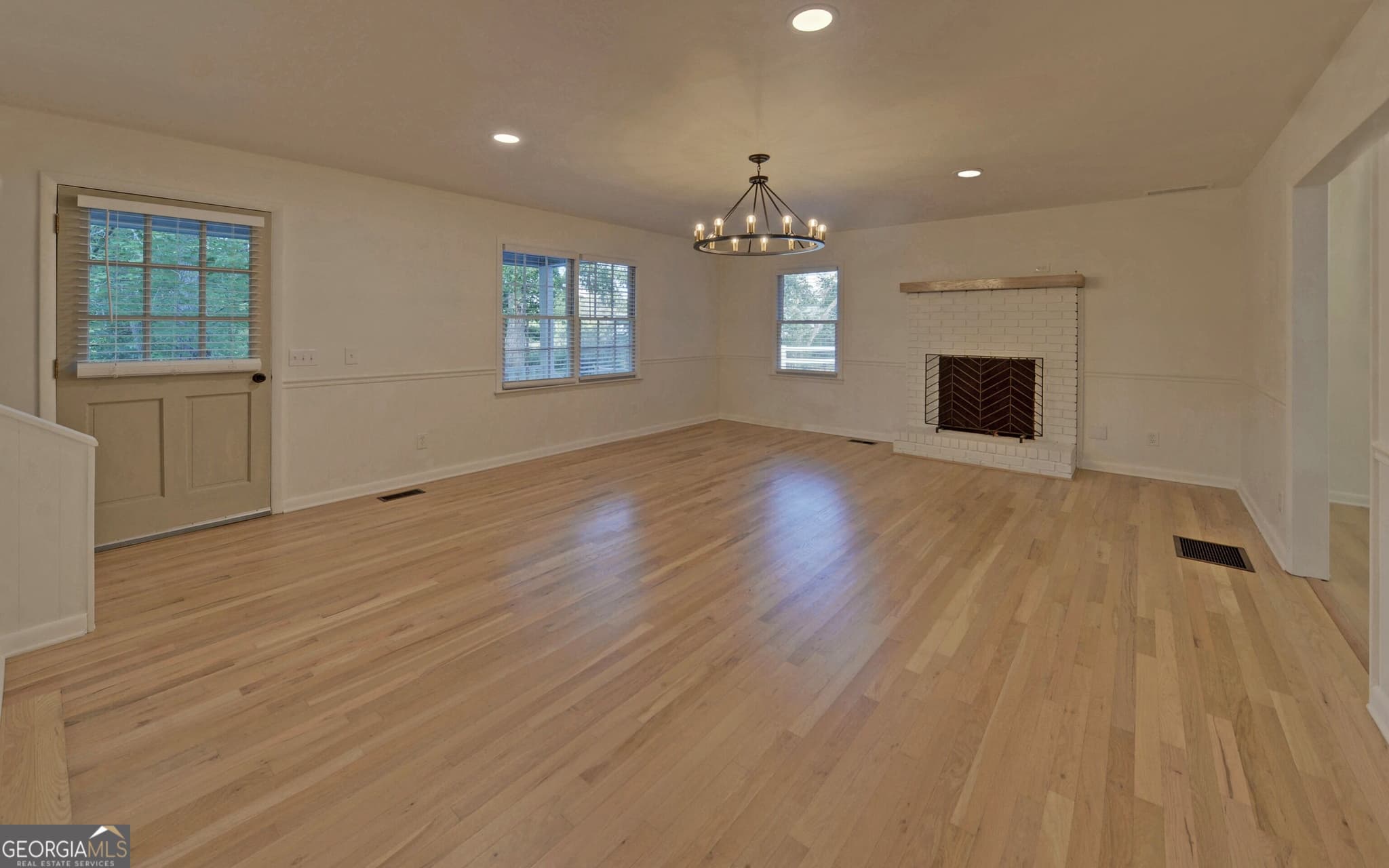 3 bedroom, 2.5 bathroom, 1,670 sq ft single family residence for sale at 338 Kings Bridge Way, Clarkesville, GA 30523 — photo 8