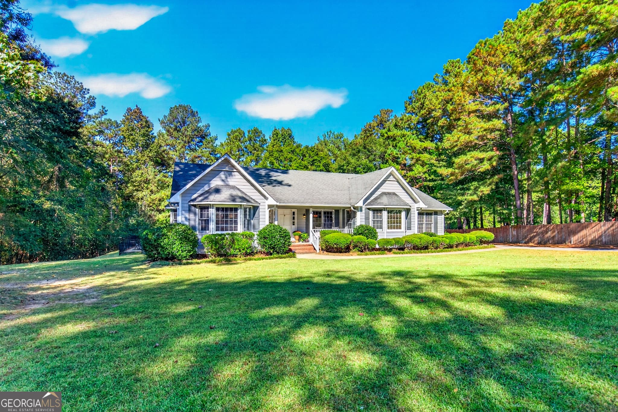 3 bedroom, 2.5 bathroom, 2,707 sq ft single family residence for sale at 115 Sunny Point Circle, Lagrange, GA 30240 — photo 3