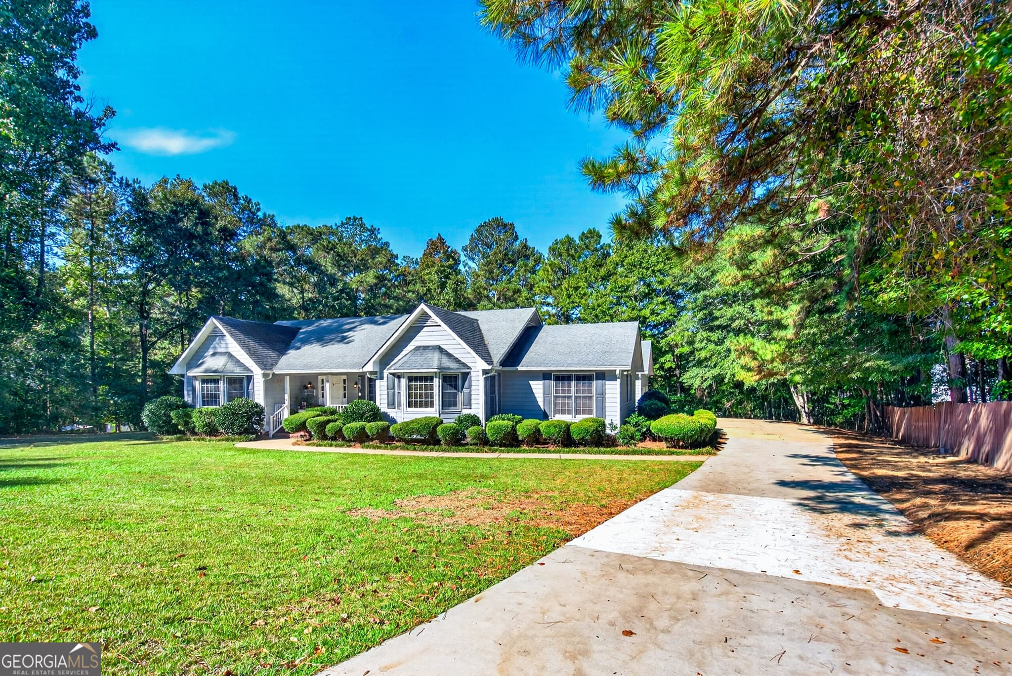 3 bedroom, 2.5 bathroom, 2,707 sq ft single family residence for sale at 115 Sunny Point Circle, Lagrange, GA 30240 — photo 4
